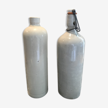 Lot de 2 bouteille en grès vernissé, gris