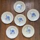 Lot de 6 assiettes plates Digoin vintage, avec un délicat motif de roses bleues au pochoir