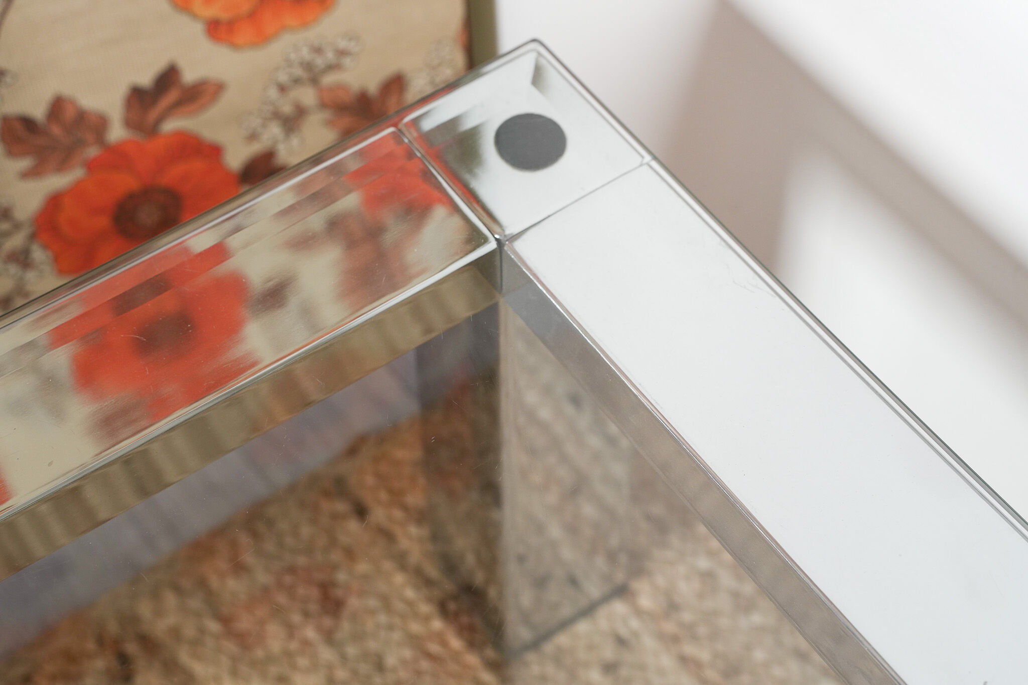 Chrome coffee table with its bisauté glass