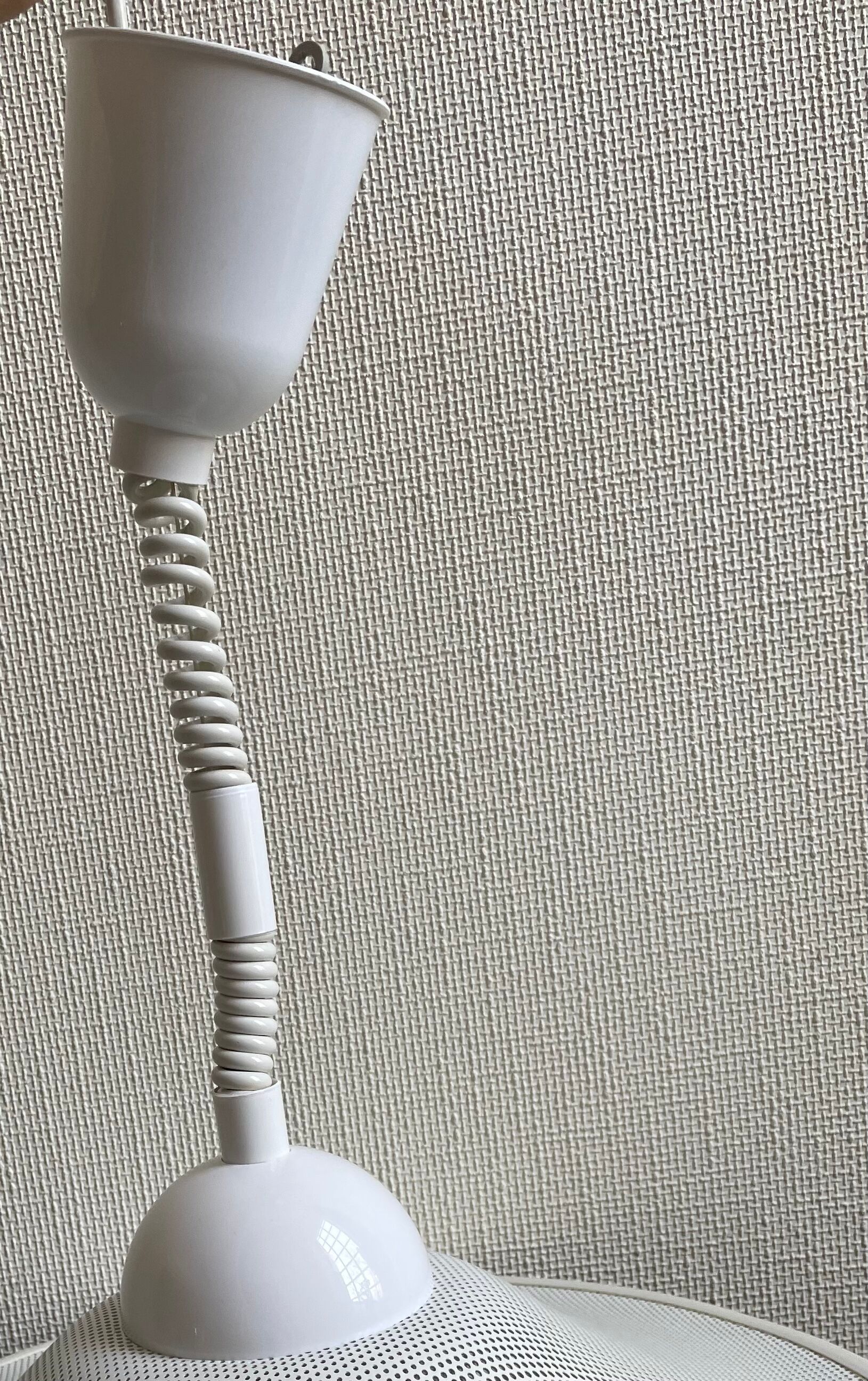 Suspension of the 80s in perforated white metal