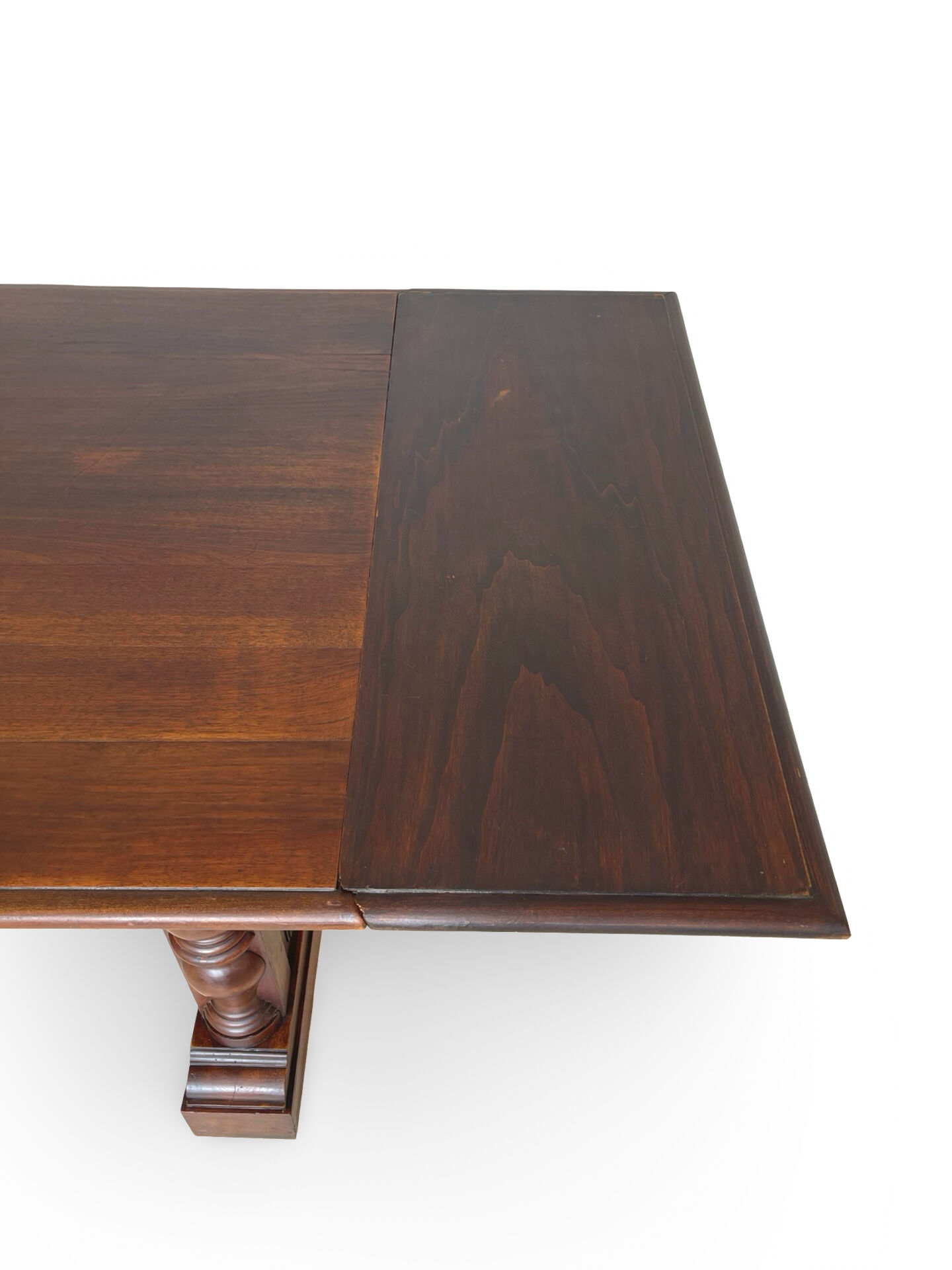 La table à manger extensible de haute qualité de style Renaissance italienne,