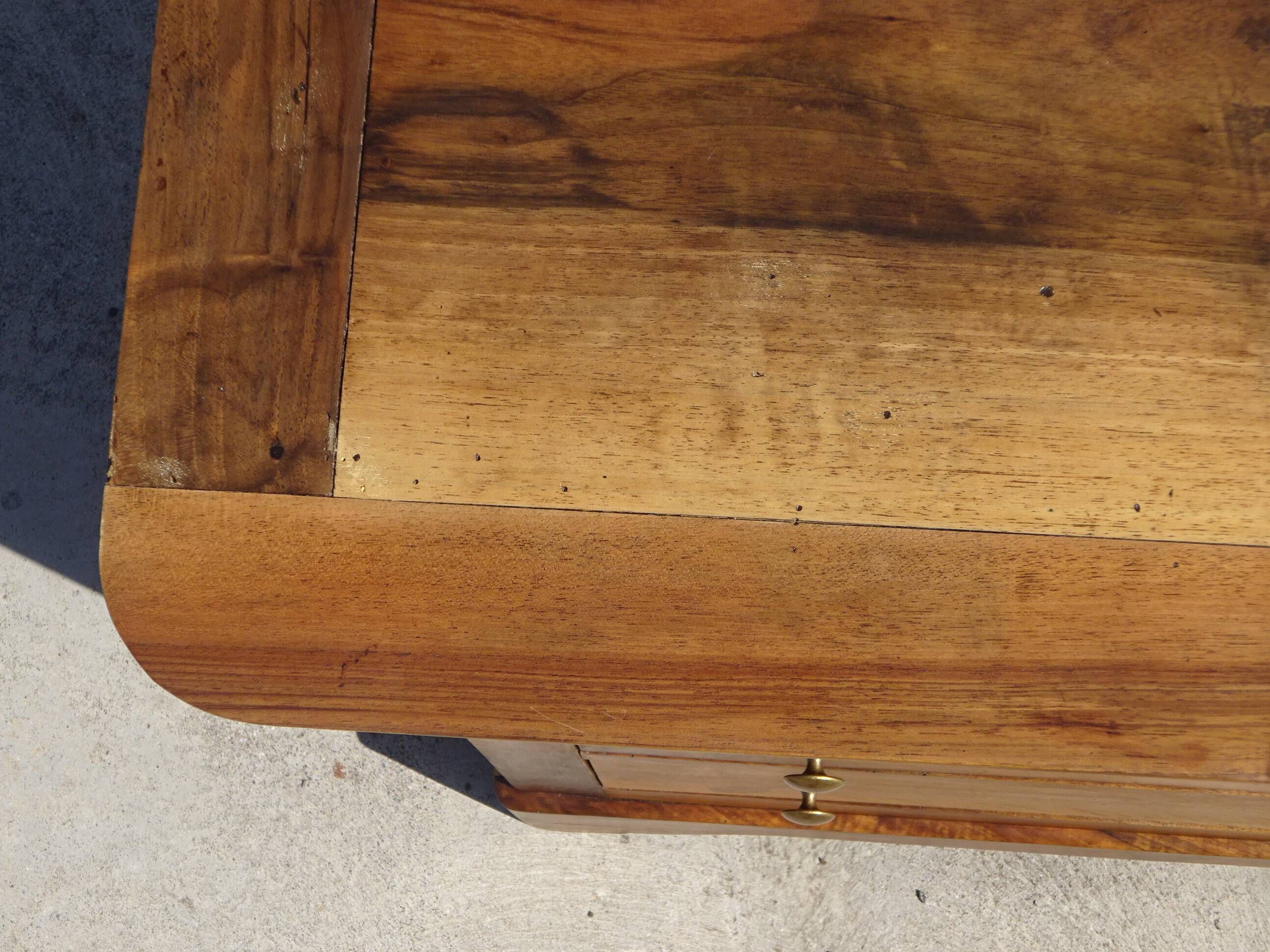 Antique Louis Philippe chest of drawers in solid walnut.