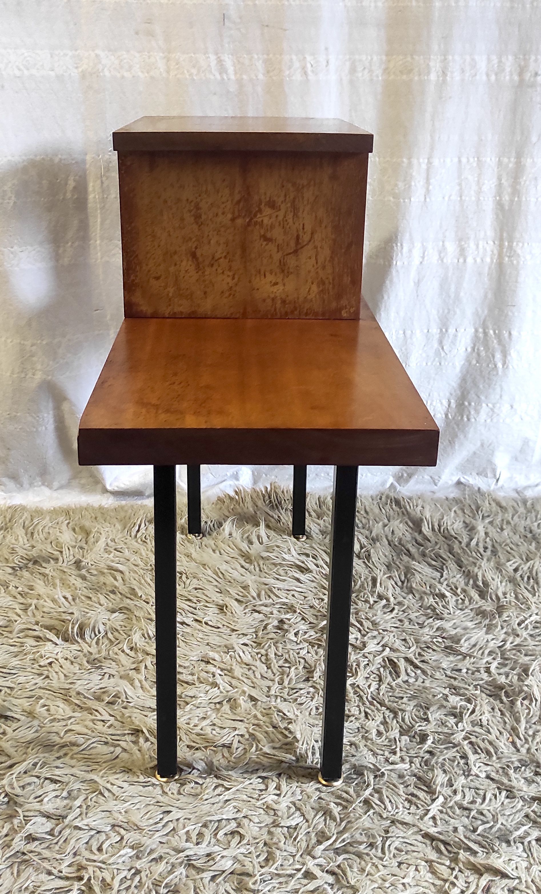 Modernist side table in solid wood and black lacquered metal 50s/60s