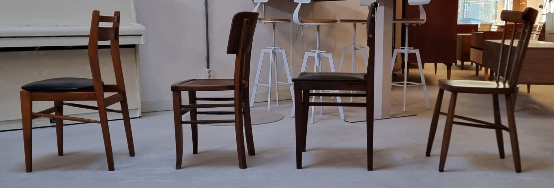 Chaises du milieu du siècle