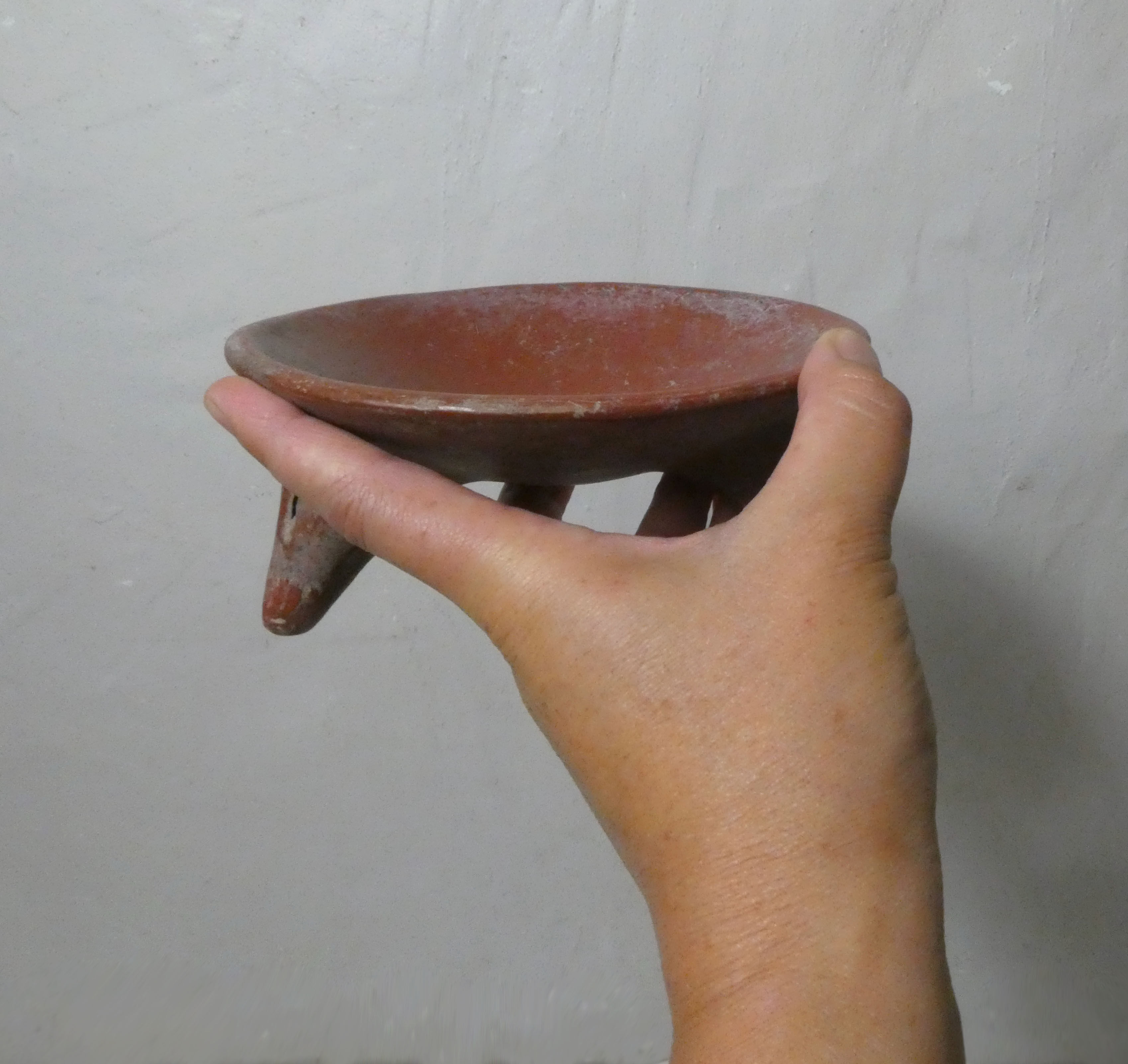 Ancient tripod bowl in terracotta pre-columbian art