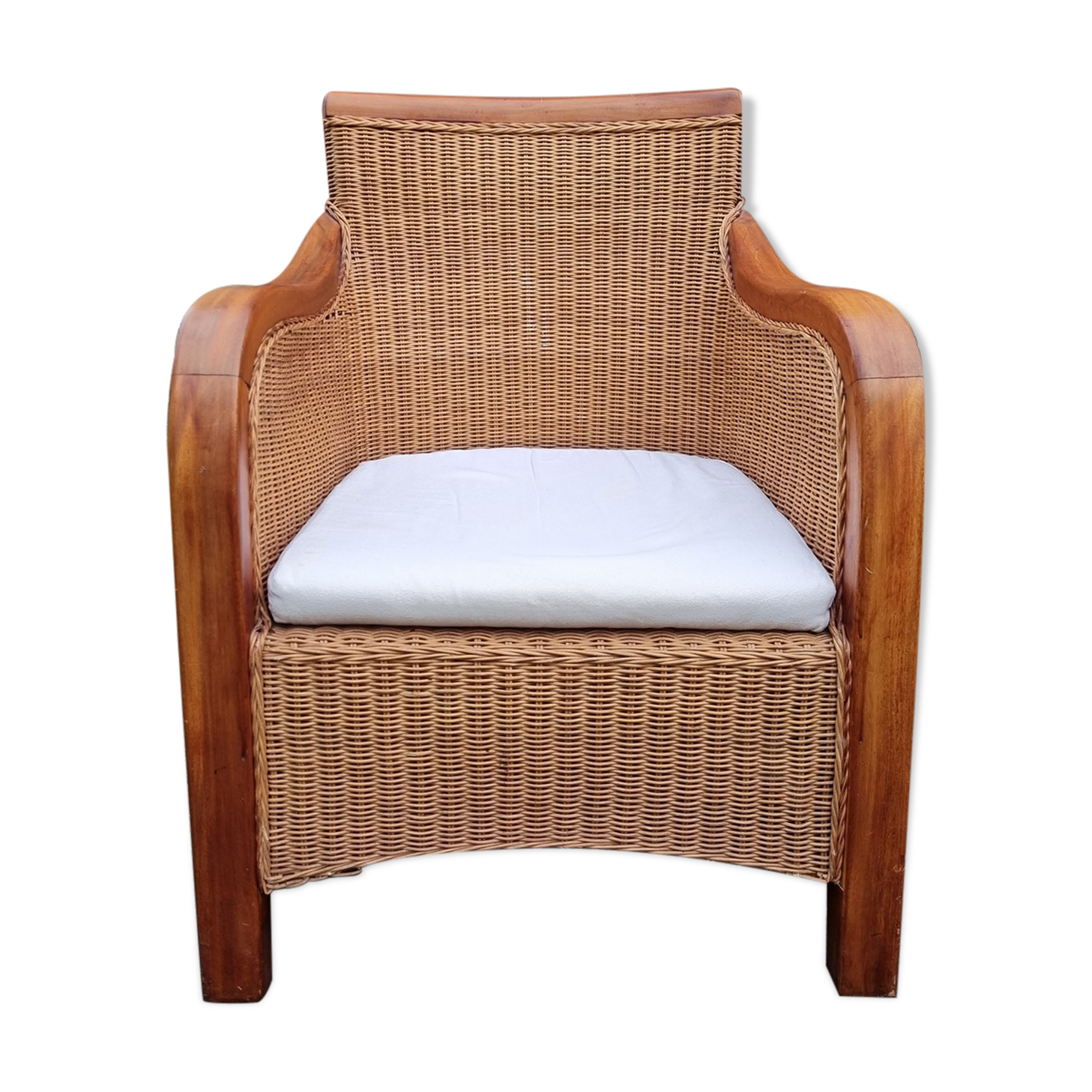 Fauteuil esprit colonial, bois et rotin, accoudoirs