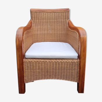 Fauteuil esprit colonial, bois et rotin, accoudoirs