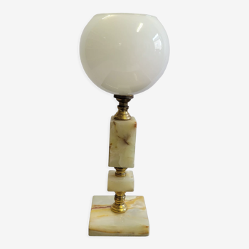 Lampe en onyx et laiton avec globe en opaline