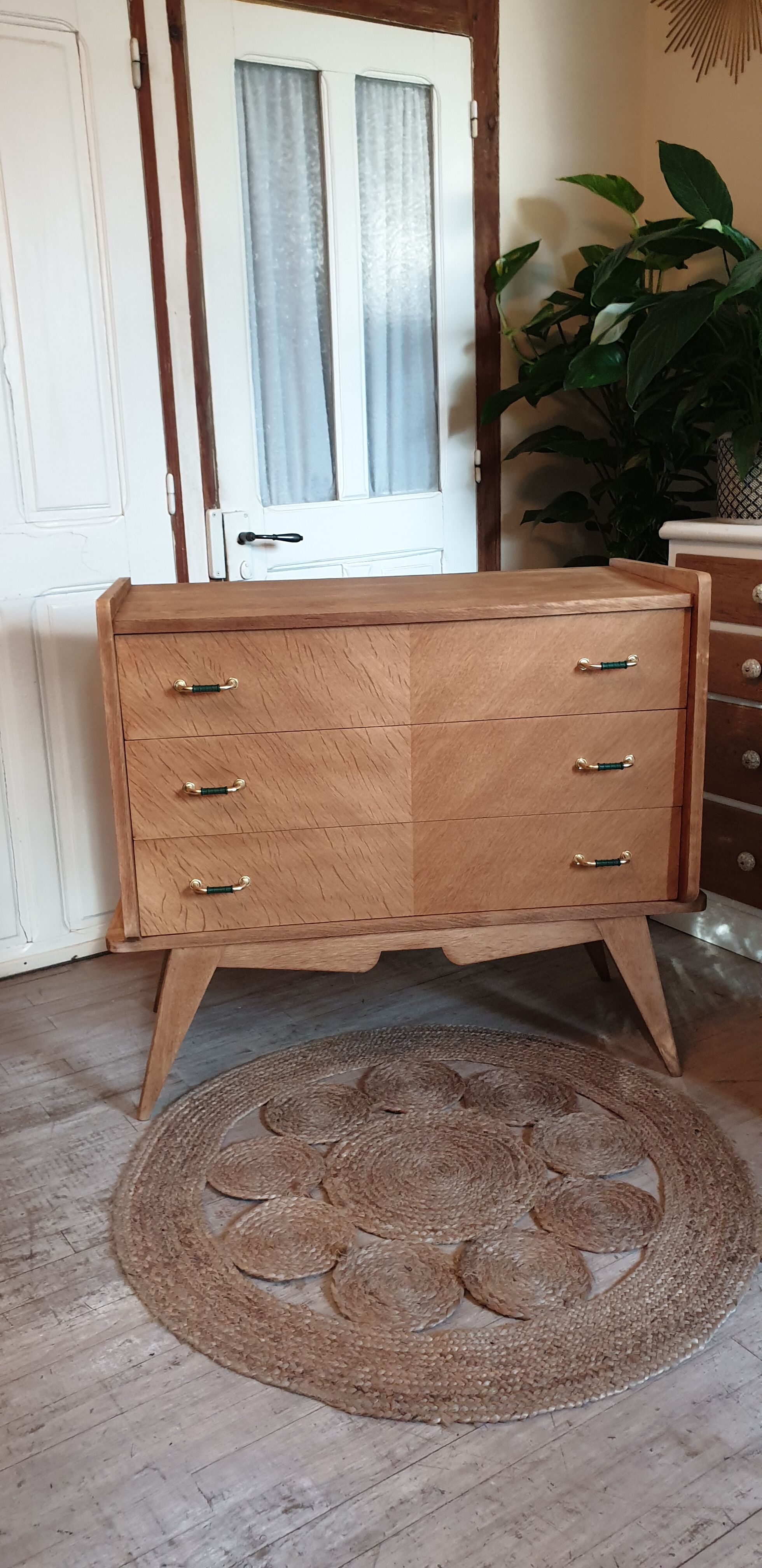 Chest of drawer compass feet