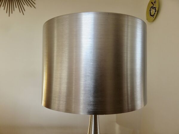 Lampe pied tulipe en métal brossé années 70 vintage