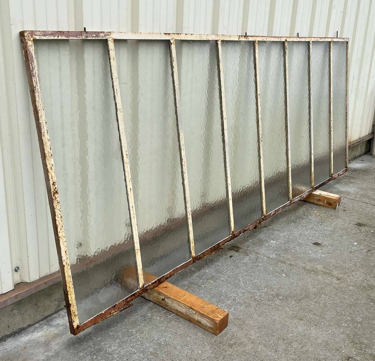 Workshop canopy from the early 20th century in cast iron (1 pane with a crack)