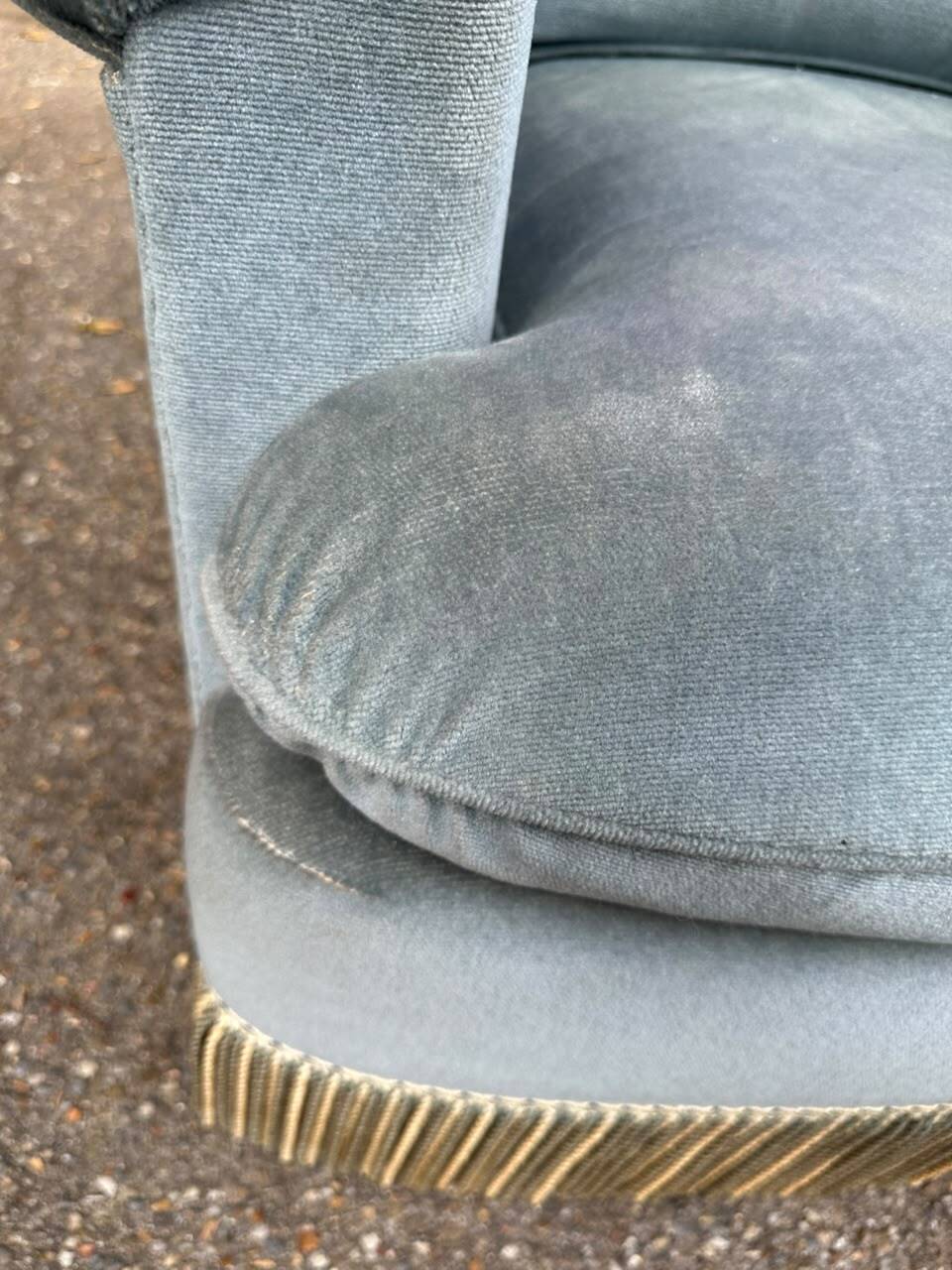 Vintage BUROV crapaud armchair in blue velvet with fringes – 1960s/70s