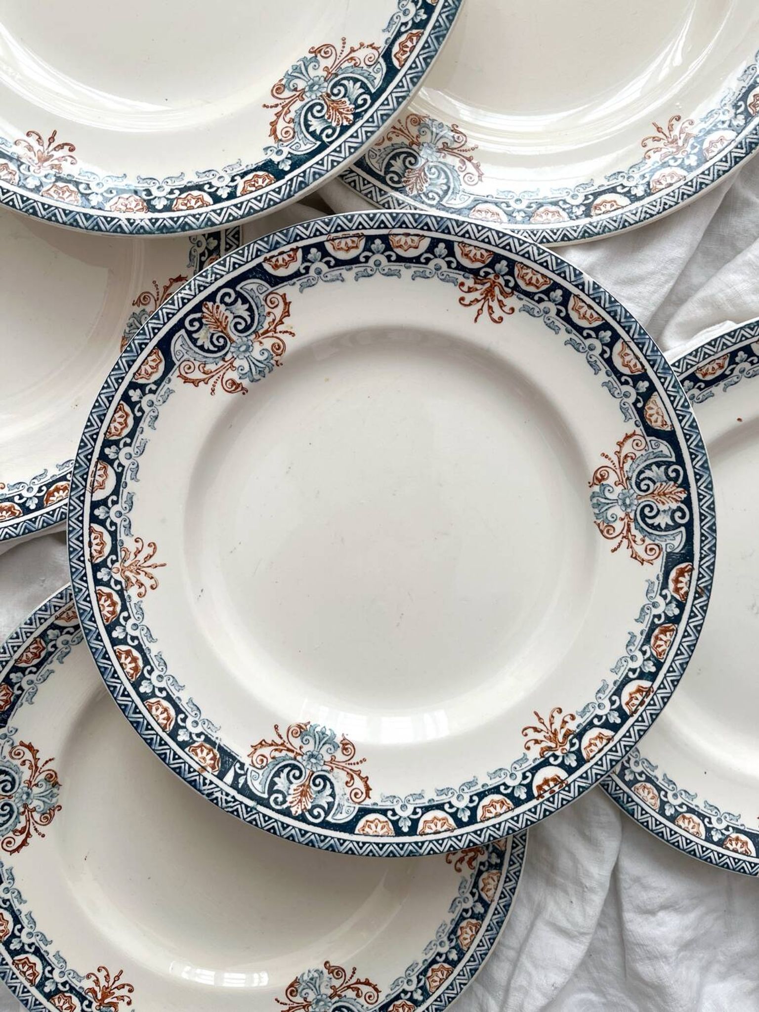6 assiettes plates terre de fer « Diderot » Longwy