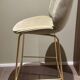 Chaises hautes Gubi velours vert clair