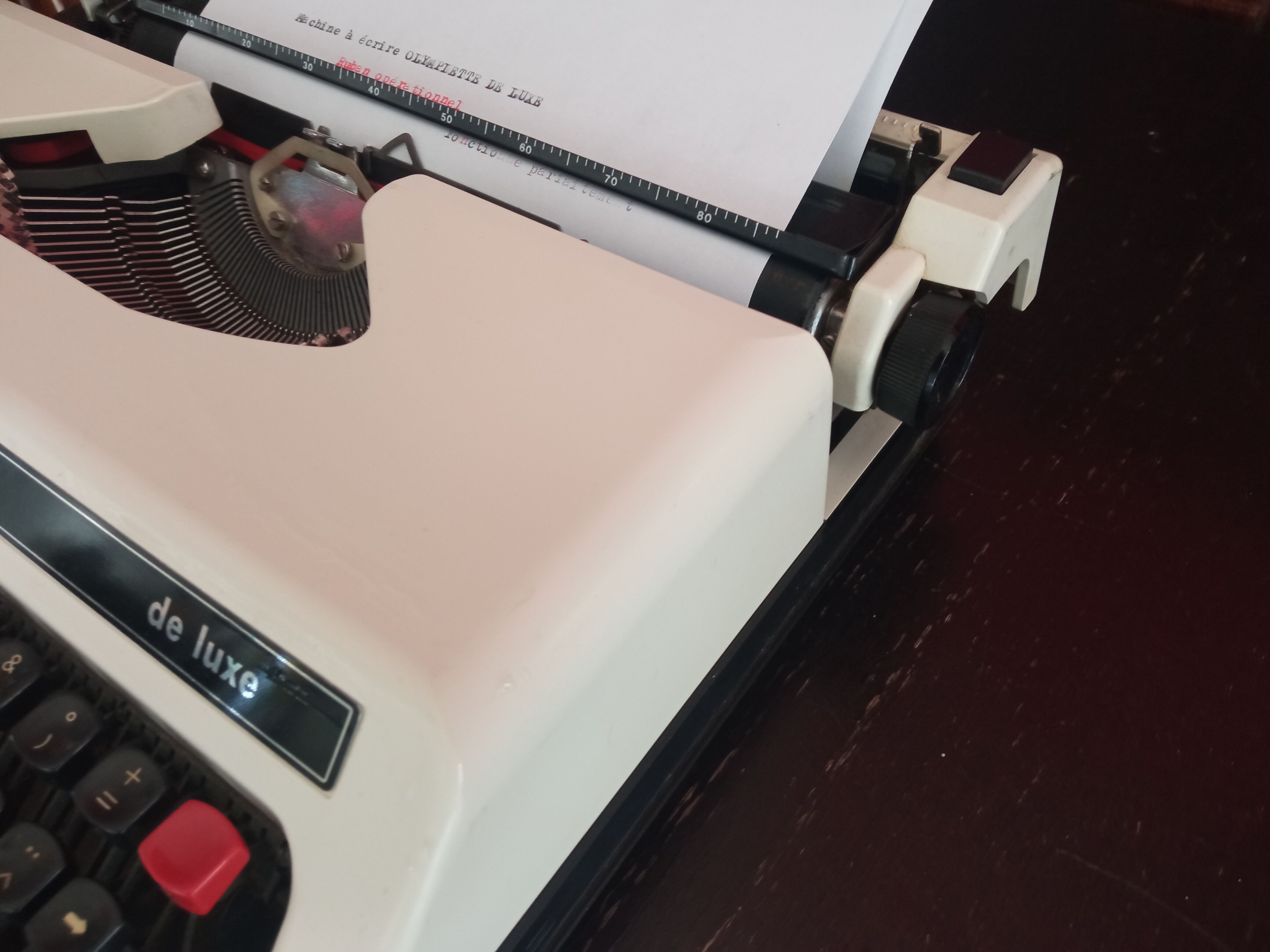 Luxury Olympiette Portable Typewriter White