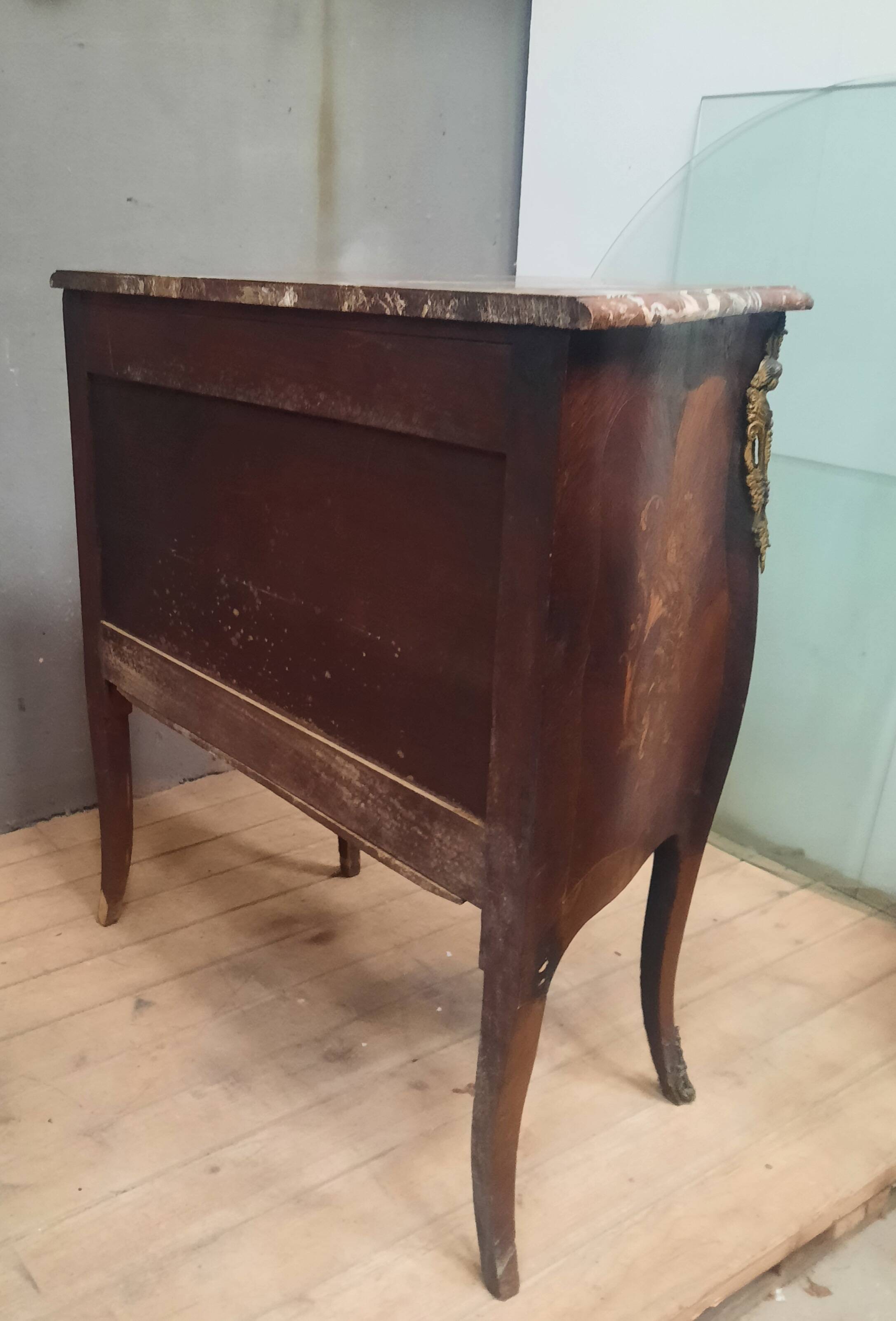 Louis XV style commode, late nineteenth century.