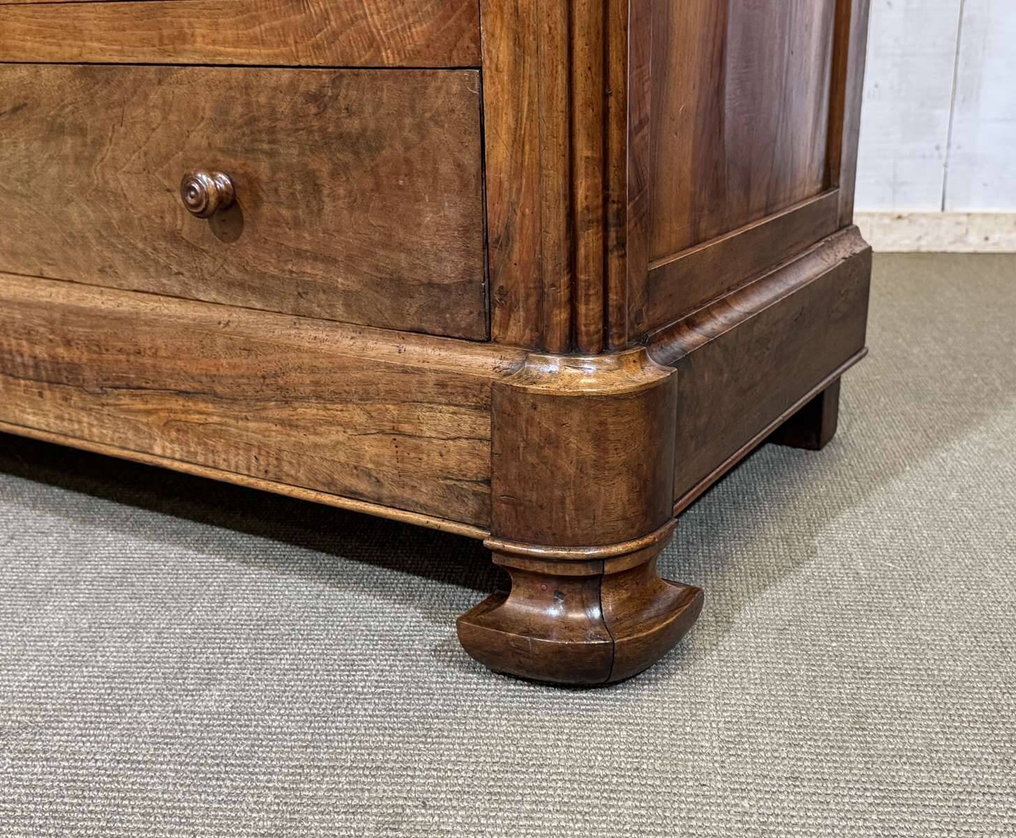 Armoire en noyer 19ème