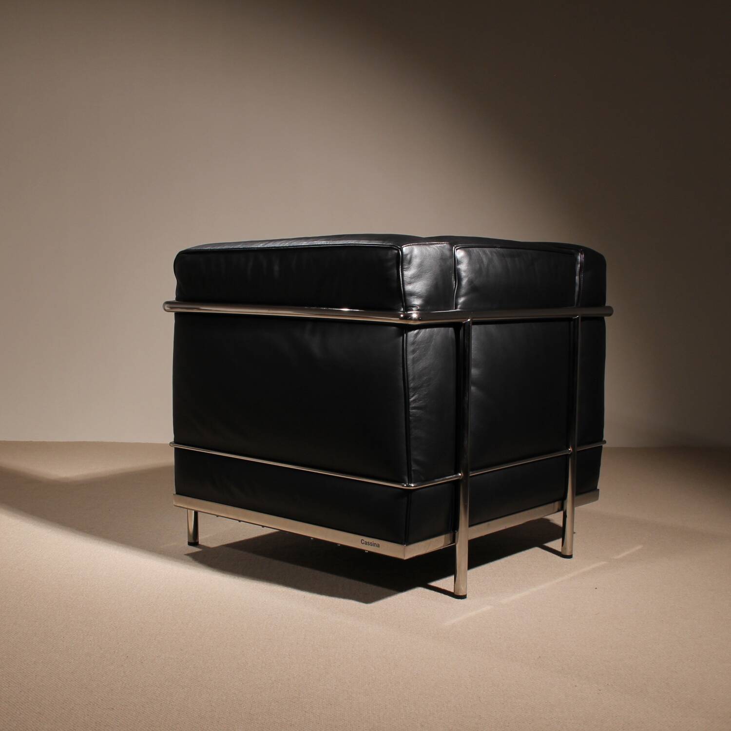 Two ‚LC2‘ Armchairs by Le Corbusier, P. Jeanneret, C. Perriand for Cassina