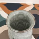 Vase en grés signé AH