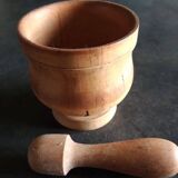mortier en bois avec pilon