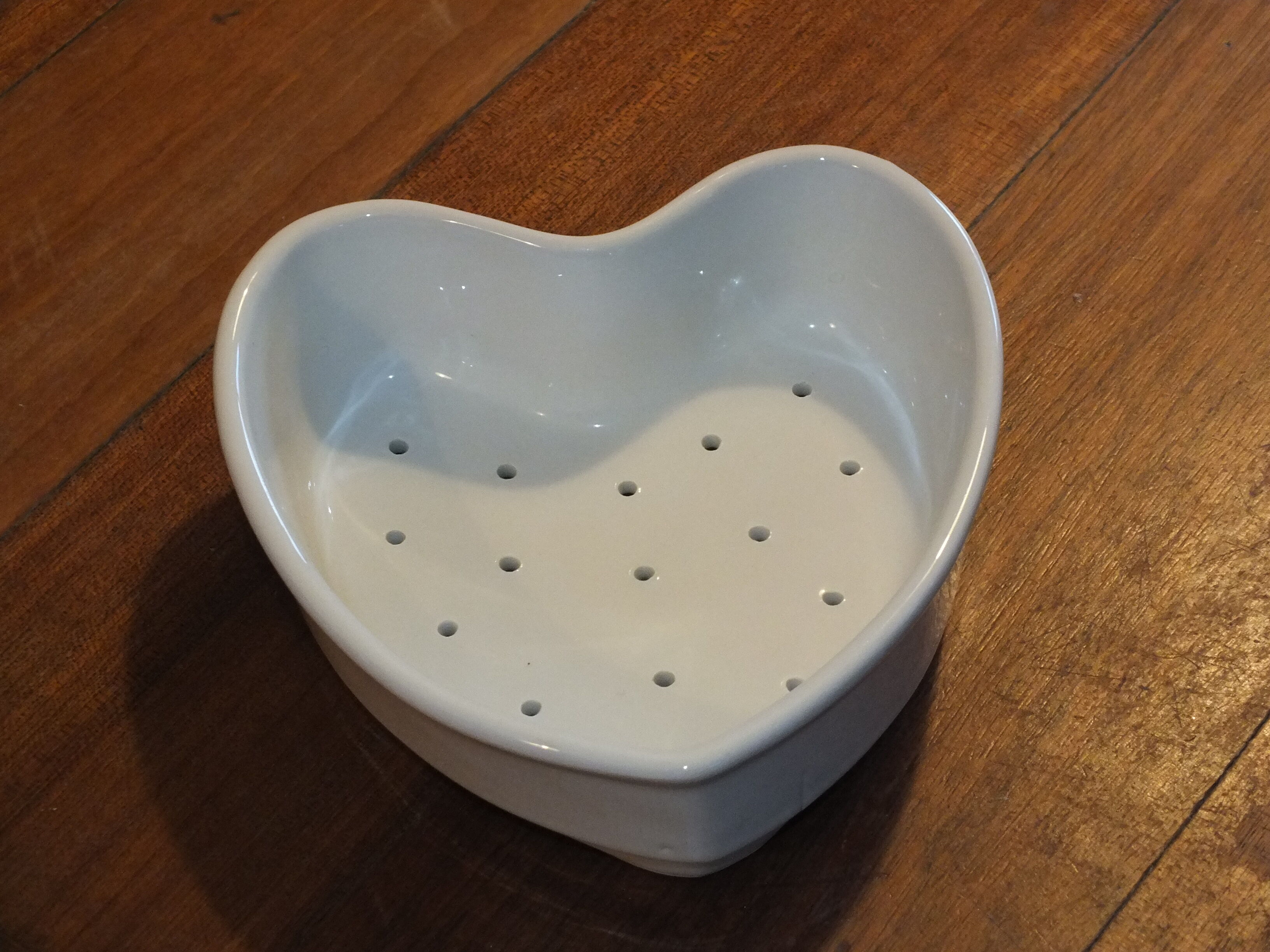 Old white porcelain heart mold (faisselle or Neufchatel)