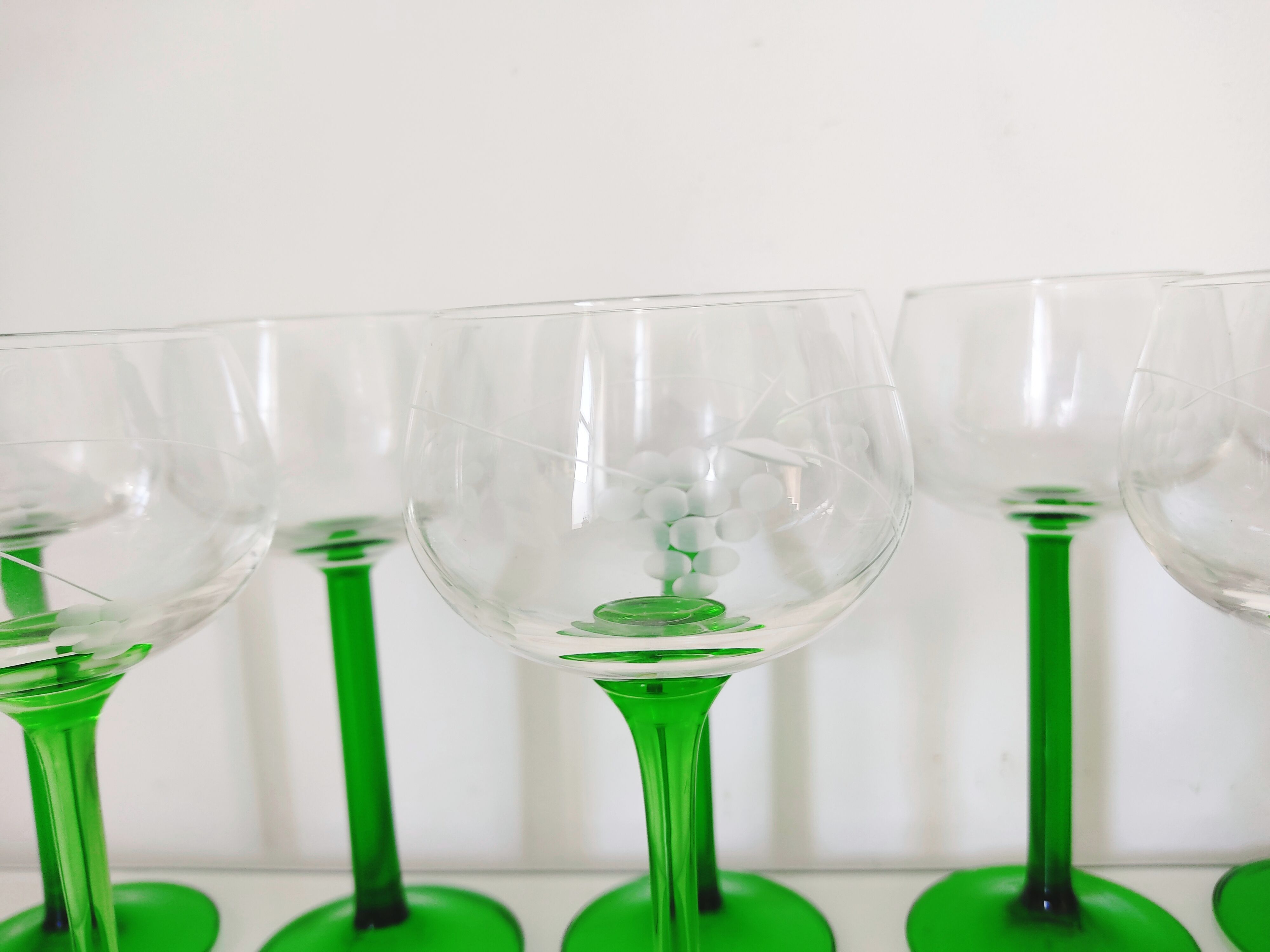 Set of 8 Glasses of La Rochère Crystal Wine and Glass
