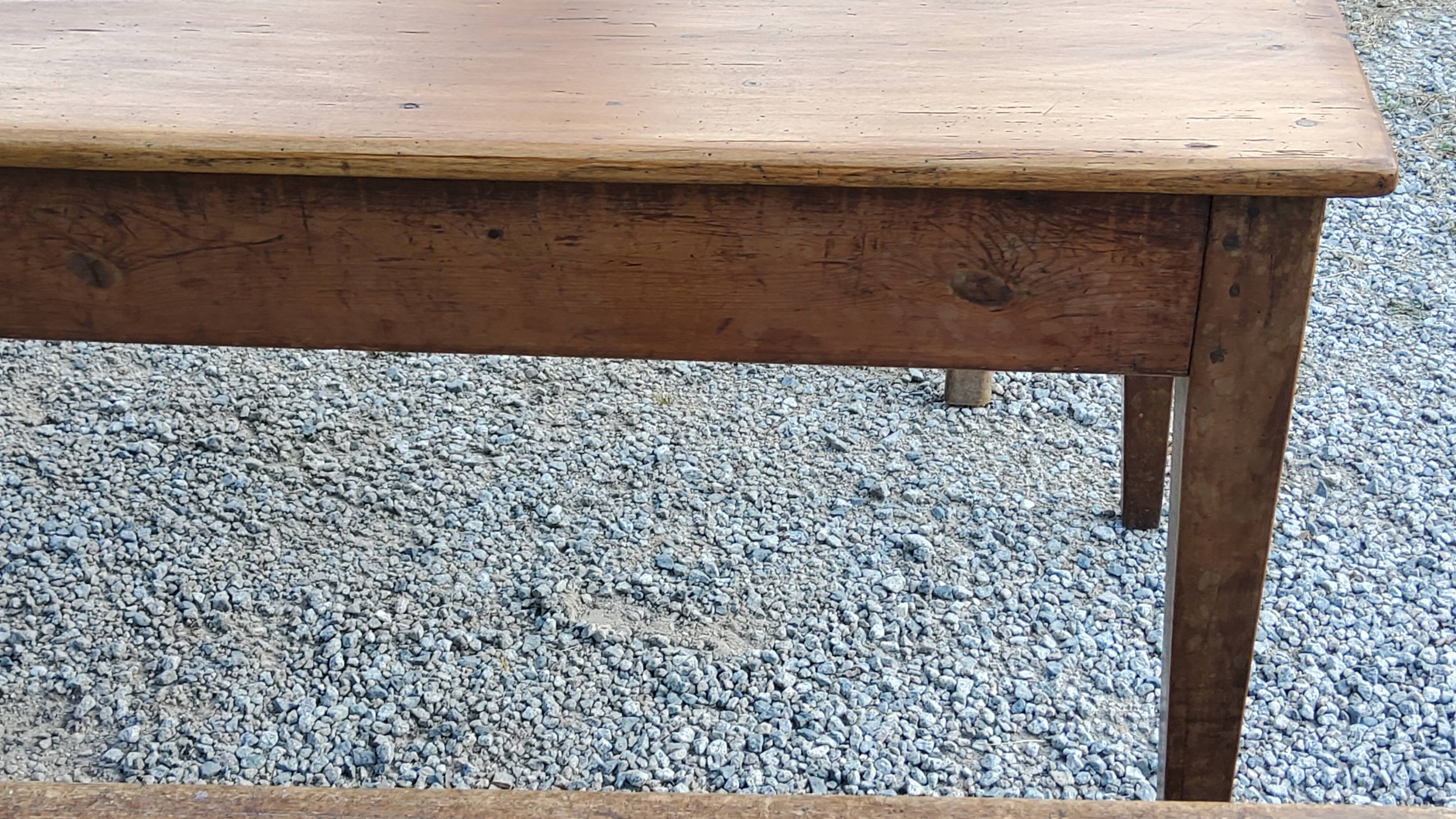 Farm table nineteenth century feet spindles 251cm and its 2 benches