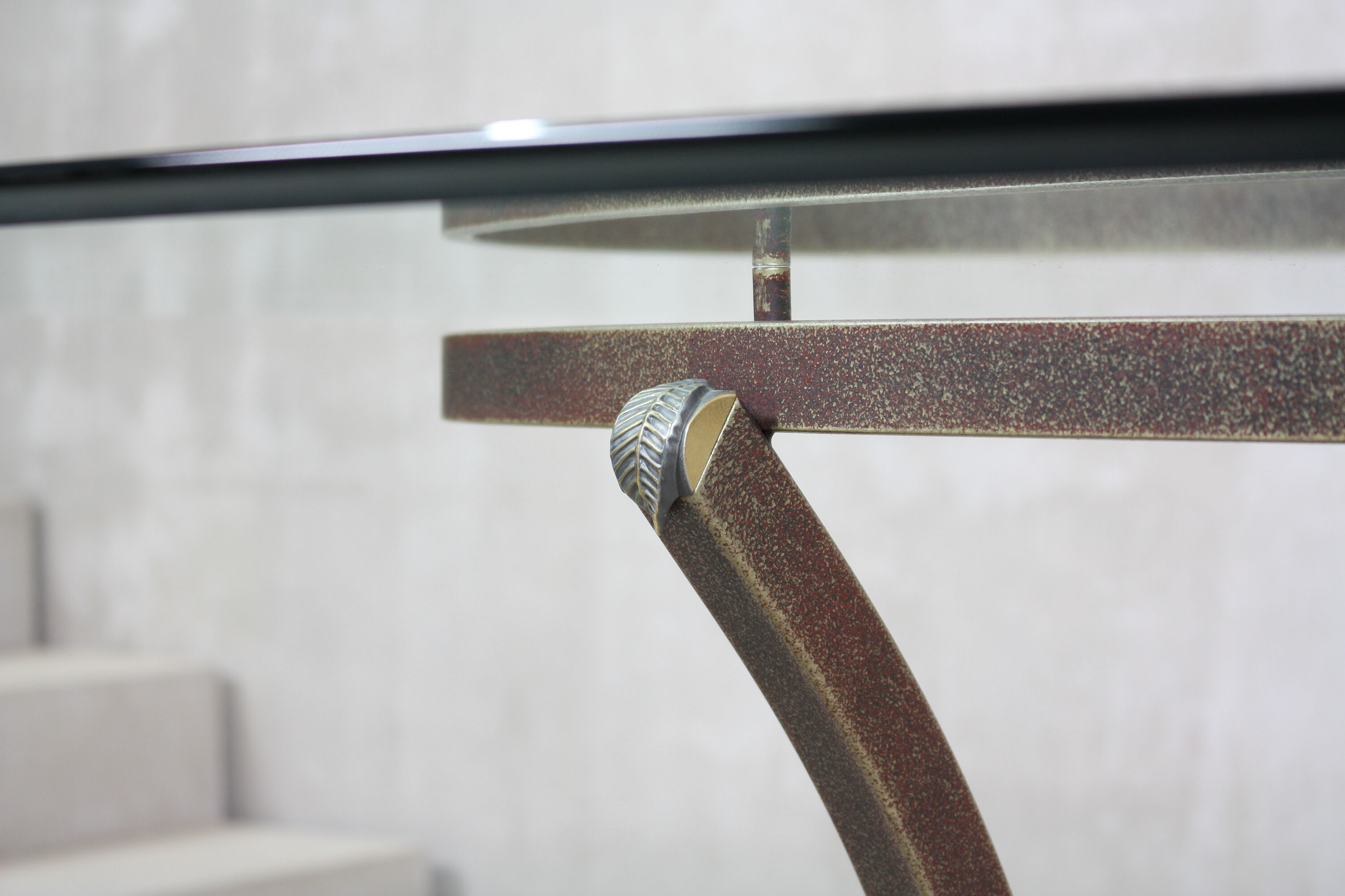 Table ovale de Pierre Vandel, années 1970