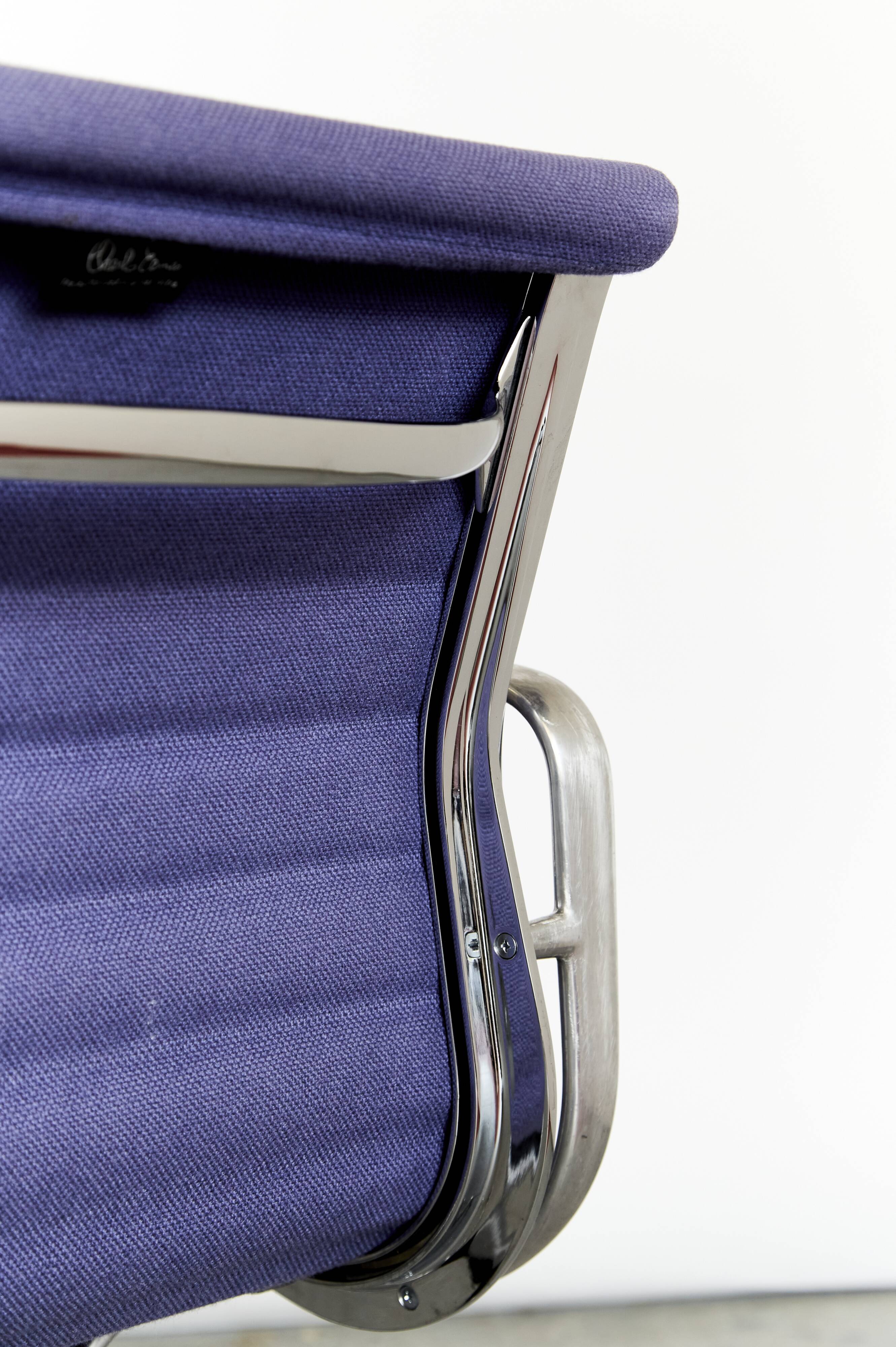 Charles & Ray Eames Aluminium Group Chair EA 108 for Vitra