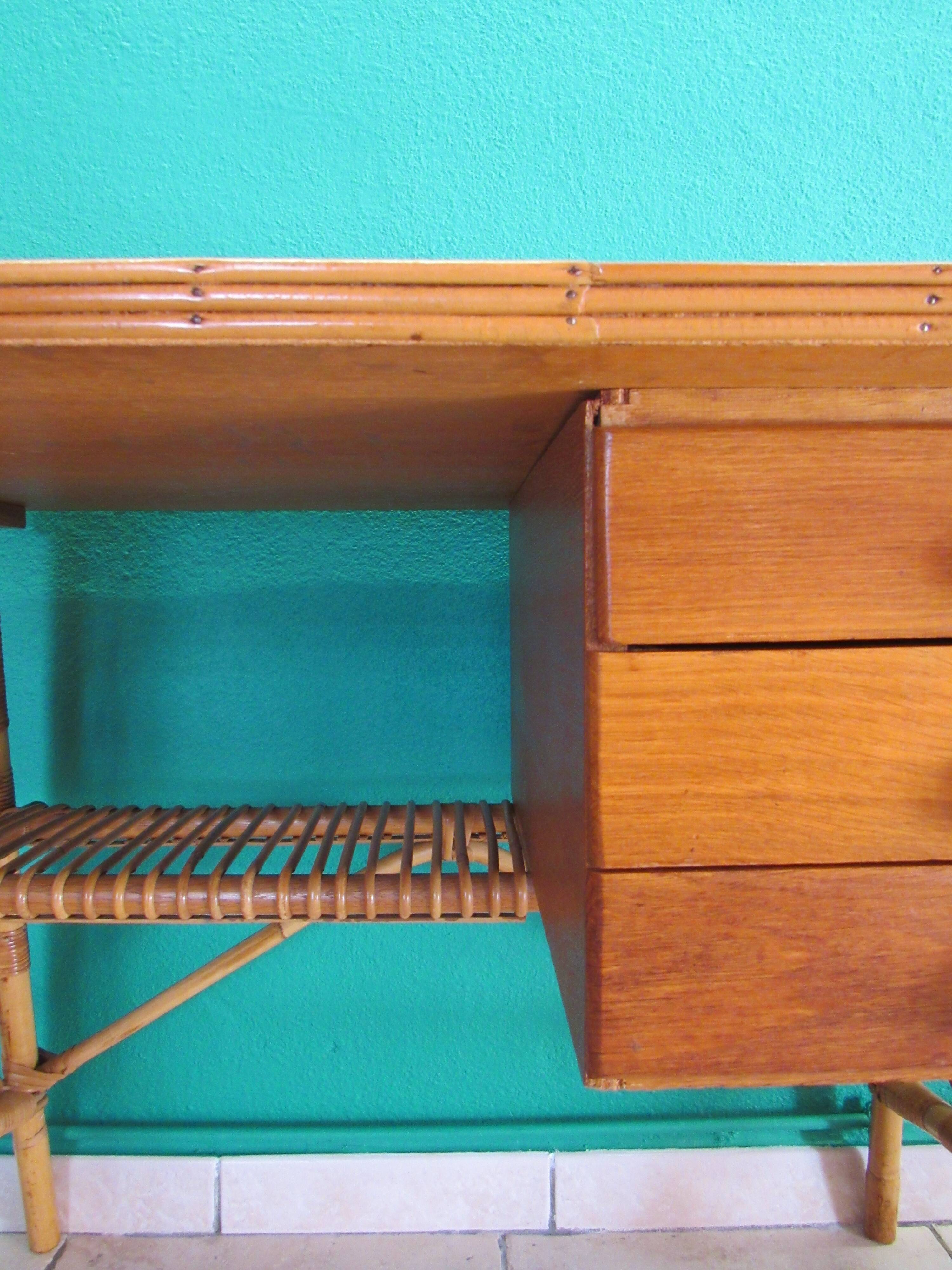 Office vintage rattan.