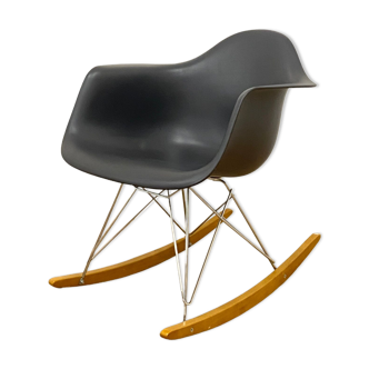 Rocking chair by Eames 242