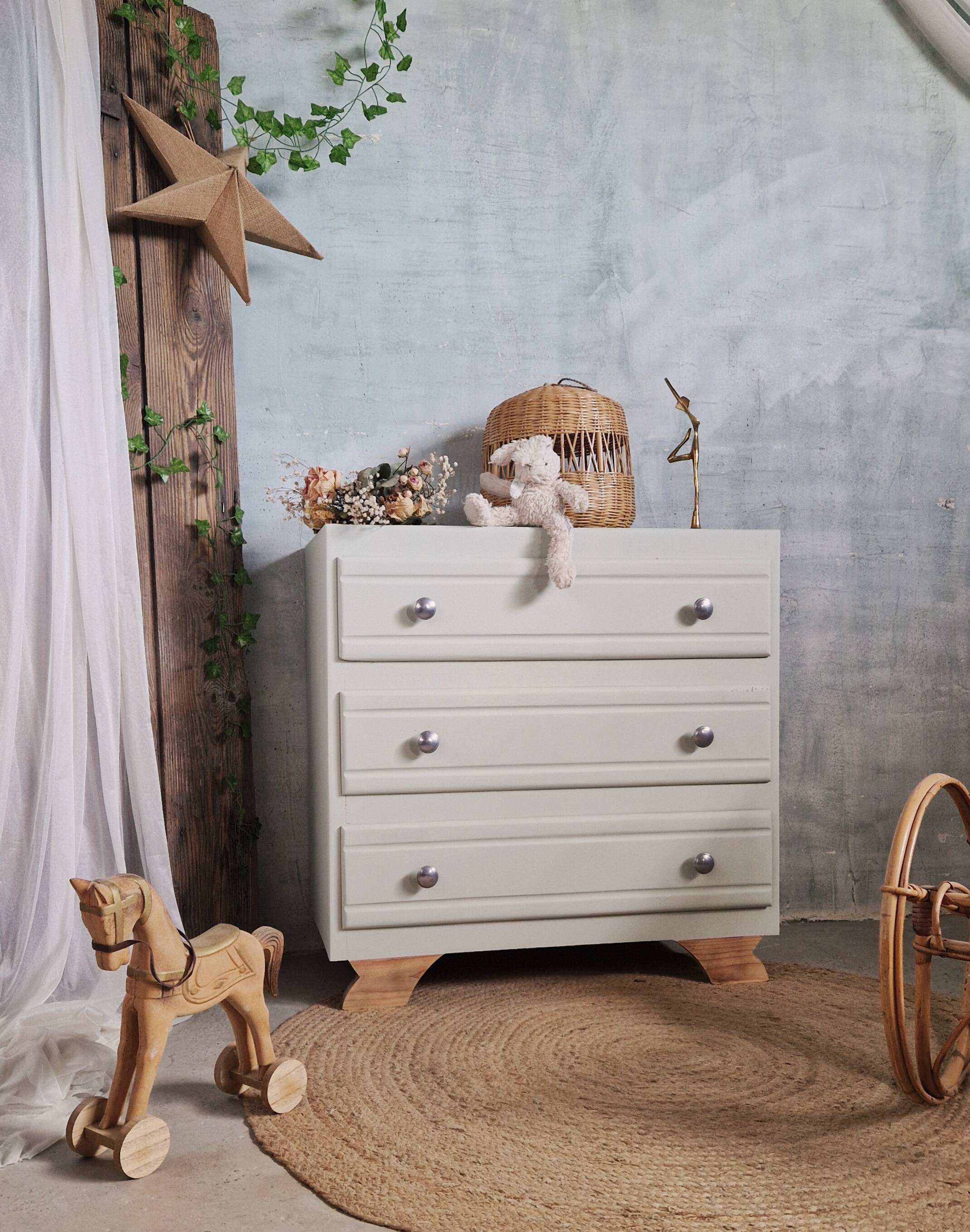 Art Deco chest of drawers