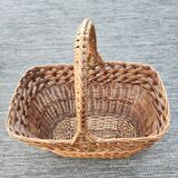 Wicker basket with handle: vintage