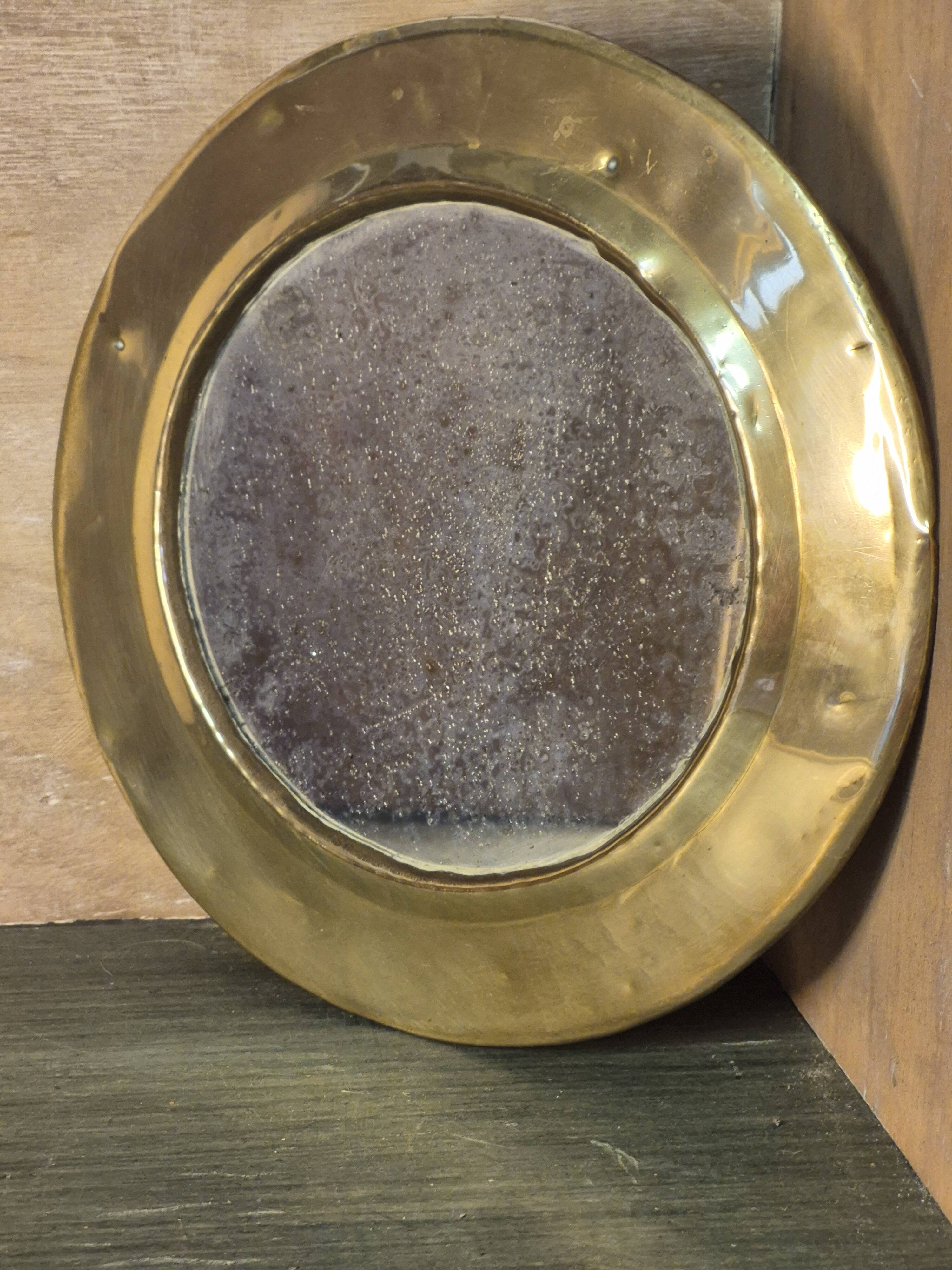 Round mirror