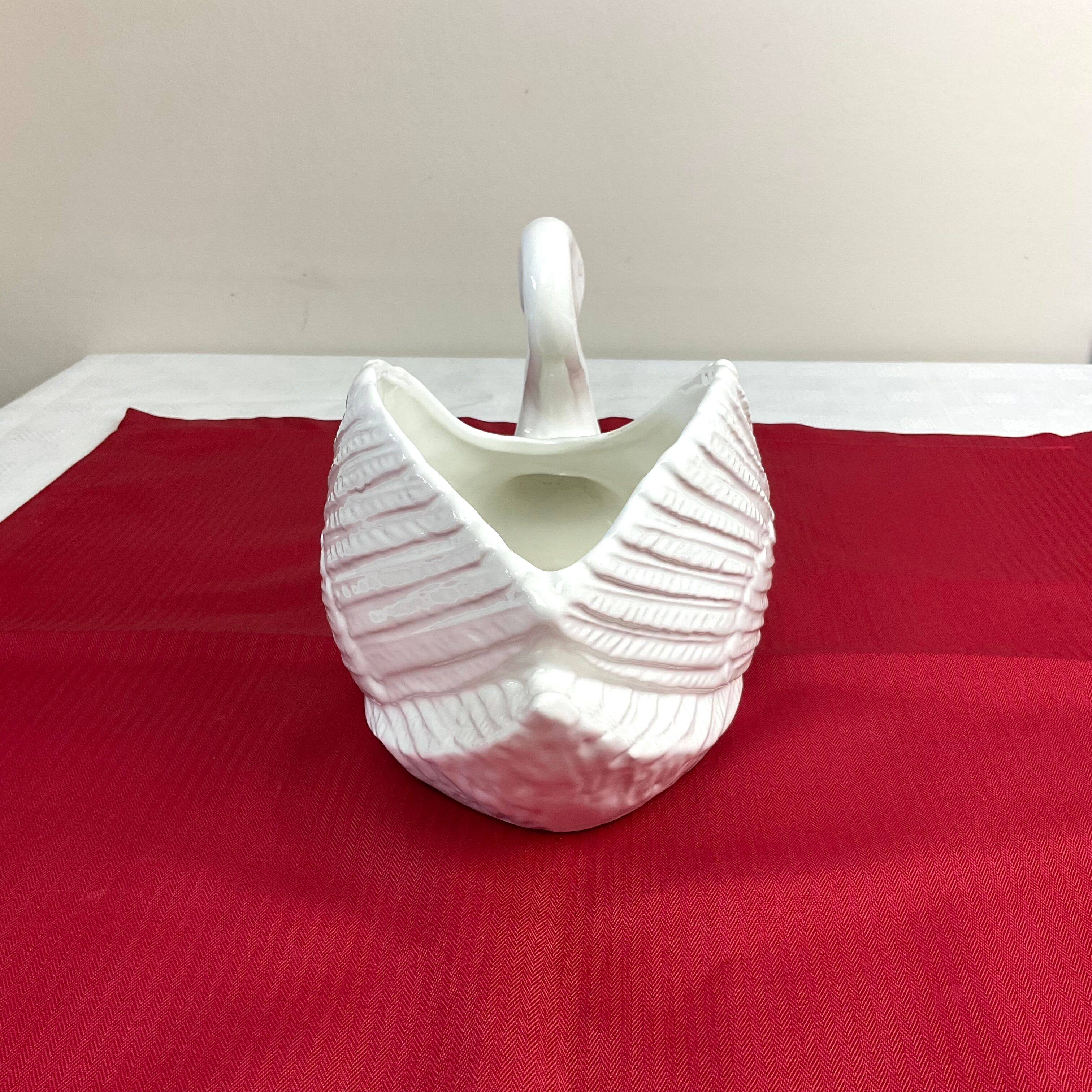 White swan pot cover