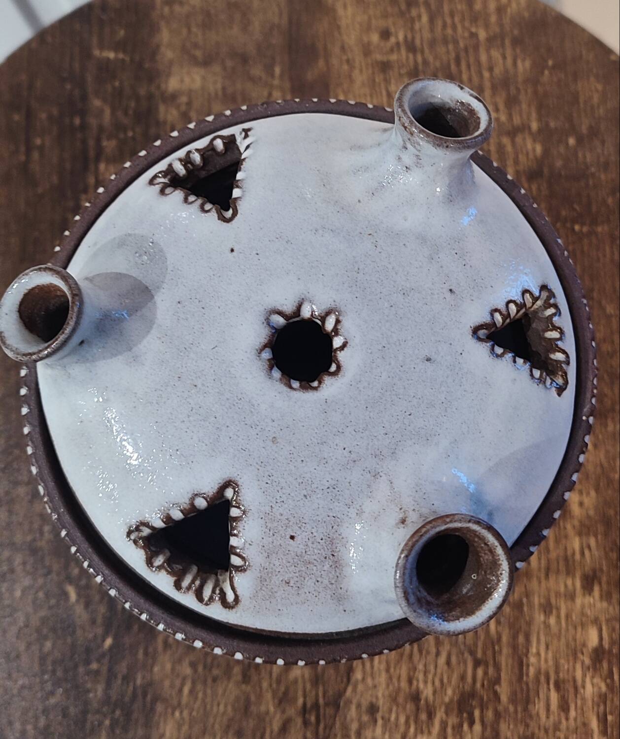 Pique-fleurs signé La Hulotte de Jeanne & Norbert Pierlot.