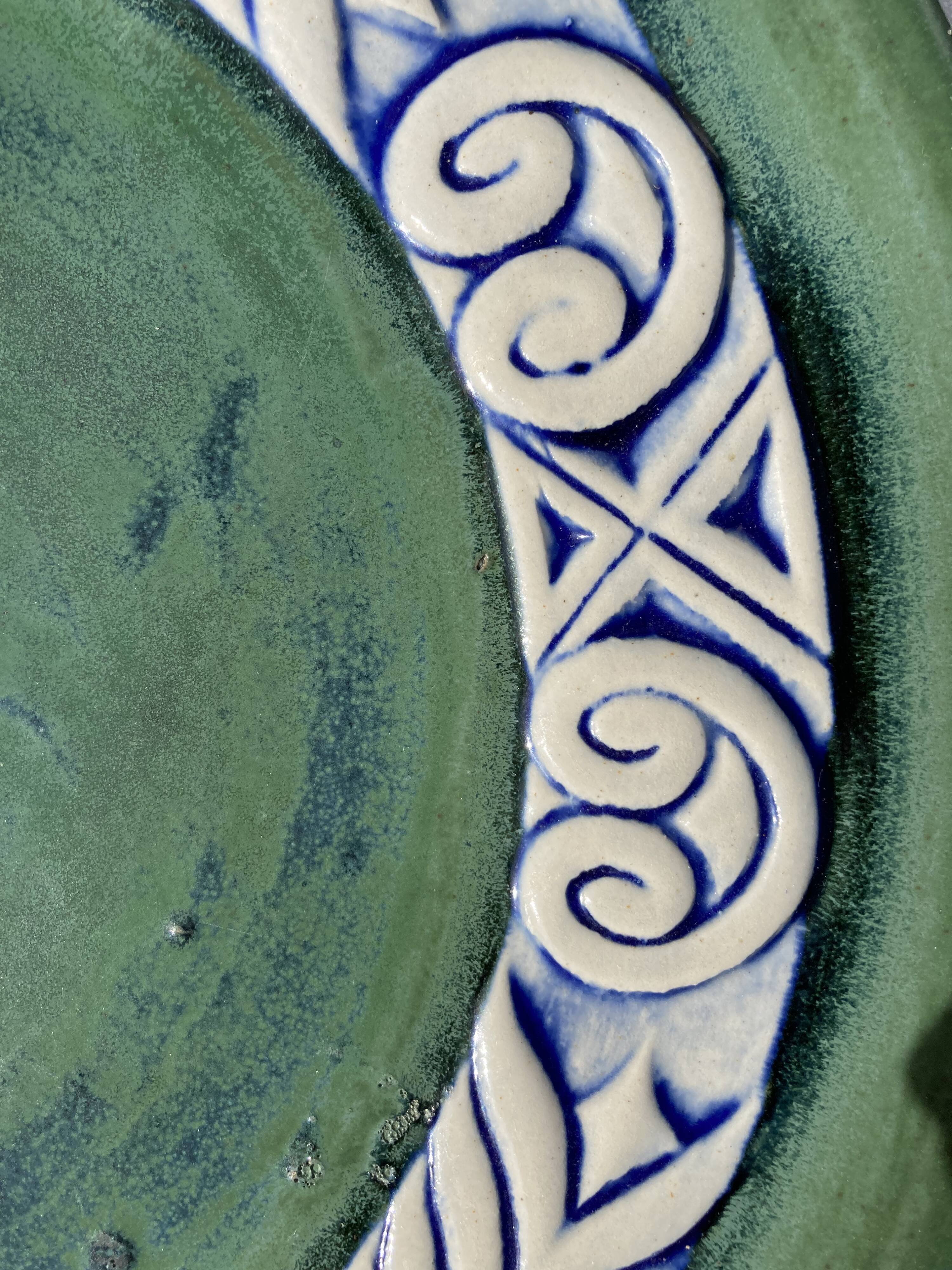 Pair of dishes or large plate in quimper sandstone vintage old art deco 1930