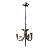 Lustre de style Empire en bronze à 3 bras de lumières surmontées de têtes d'aigles. Travail français. Vers 1900