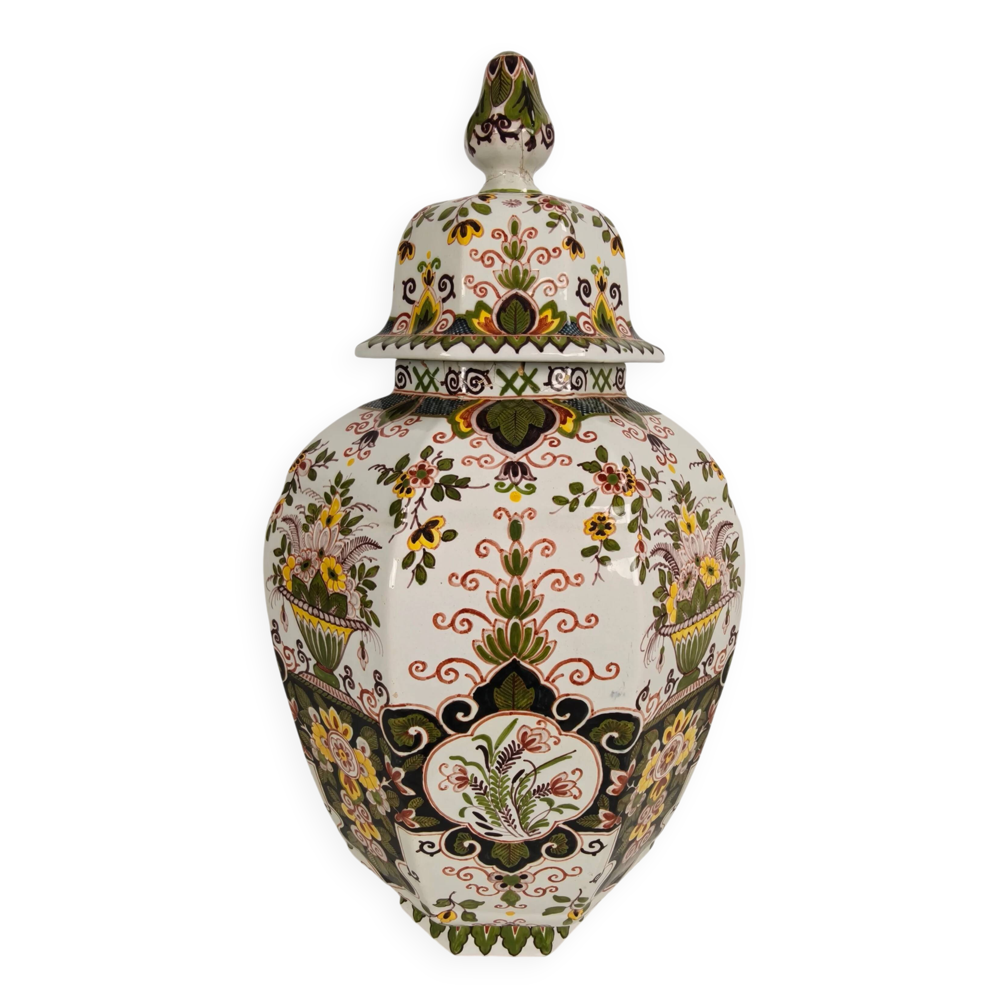 Makkum Tichelaar lidded pot, hand-painted porcelain – Dutch