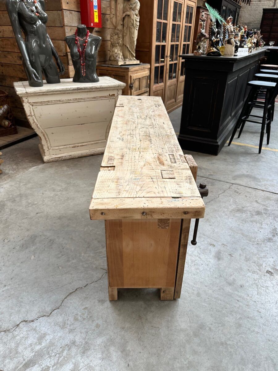 Joiner's workbench from the early 20th century.
