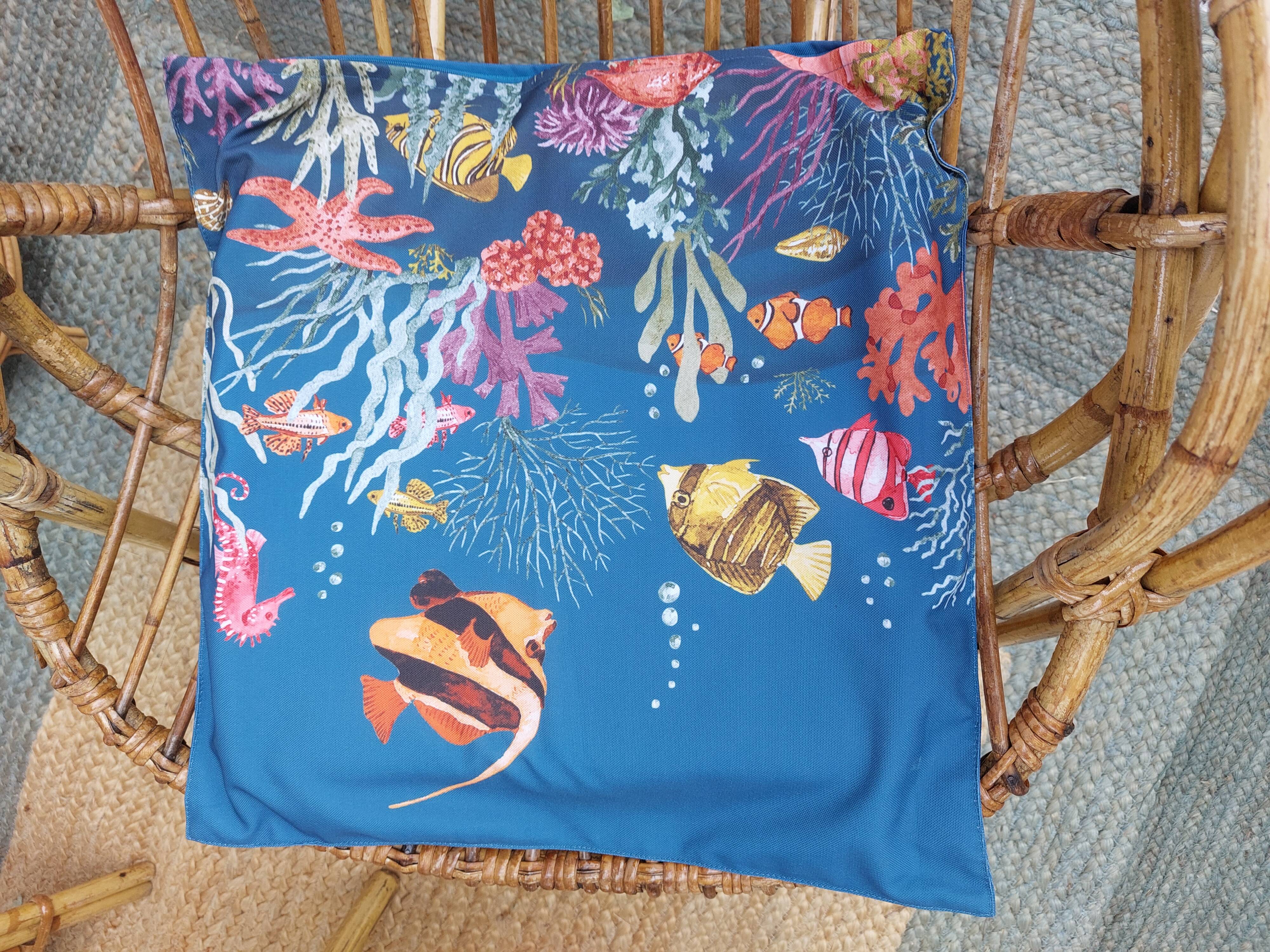 4 armchairs and a coffee table made of rattan and bamboo wood, vintage.