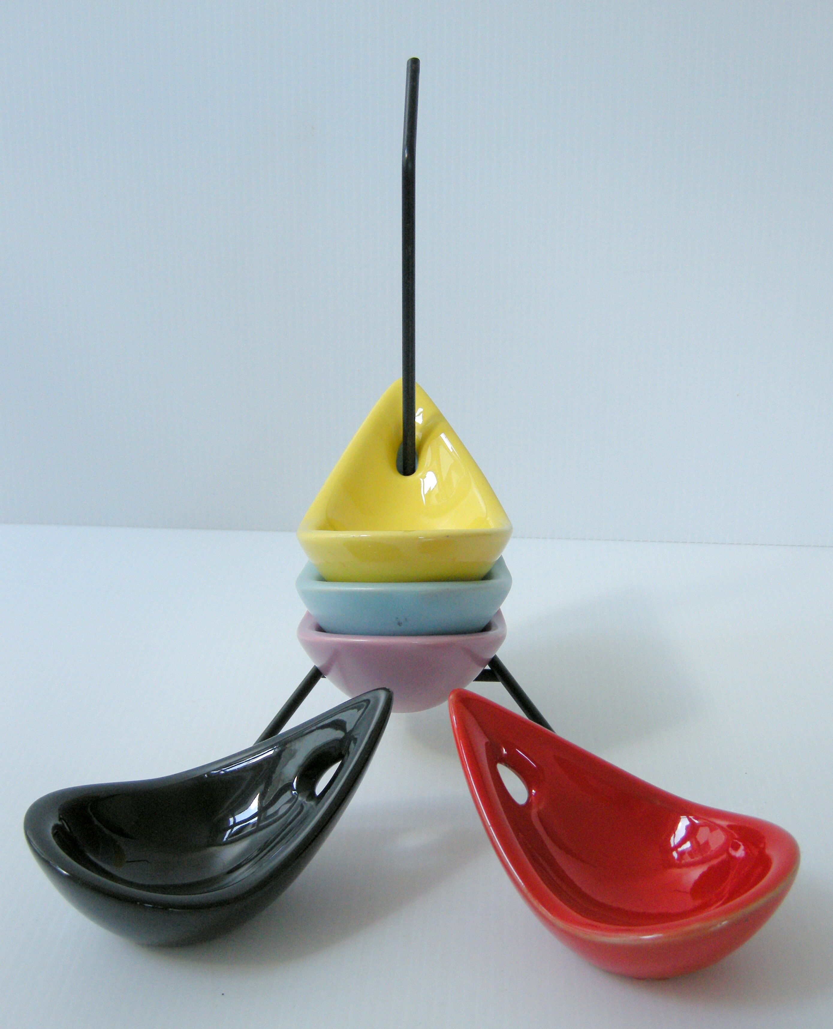 Vintage ashtray 1950 ceramic tripod