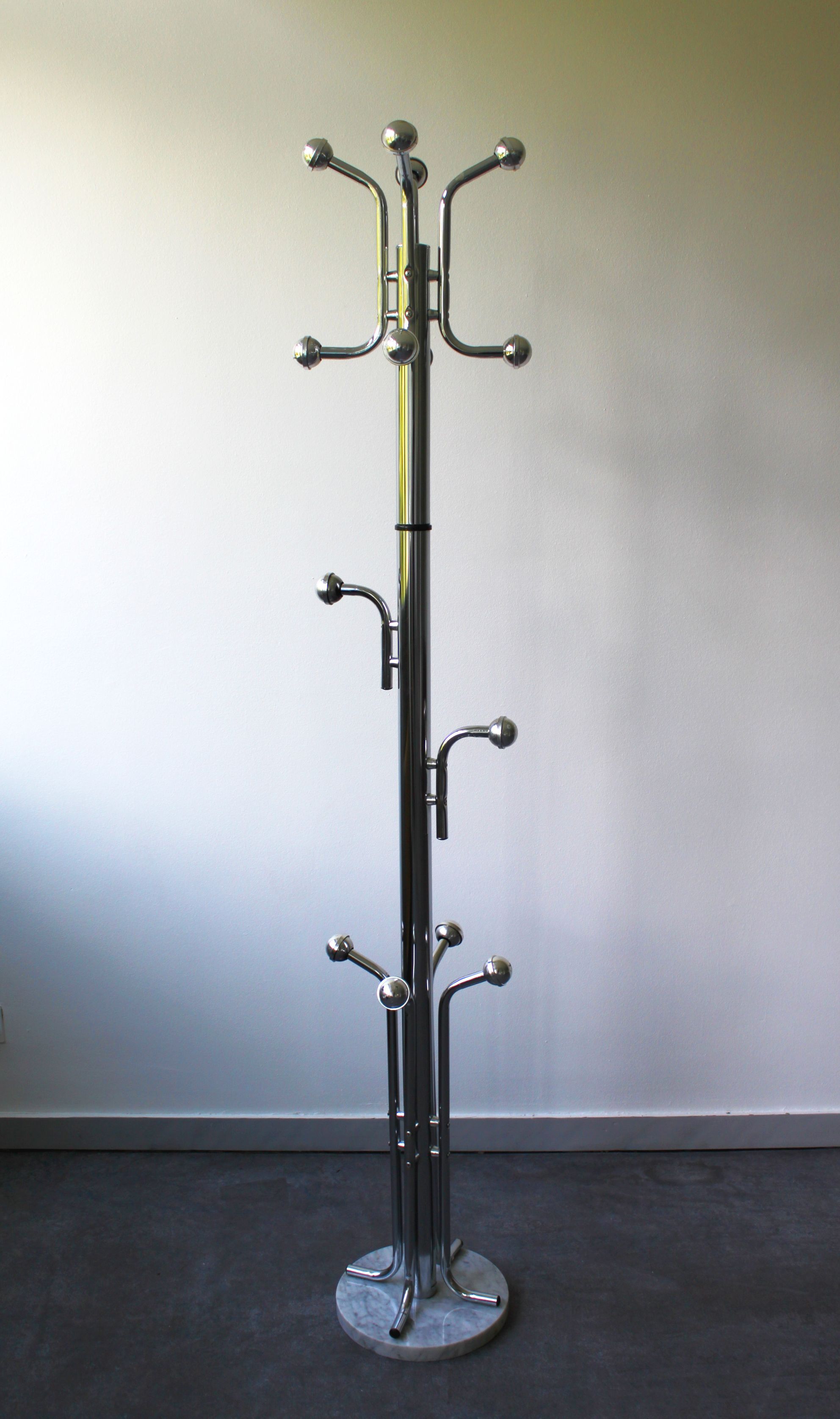 Parrot coat rack in chrome metal, 1970.