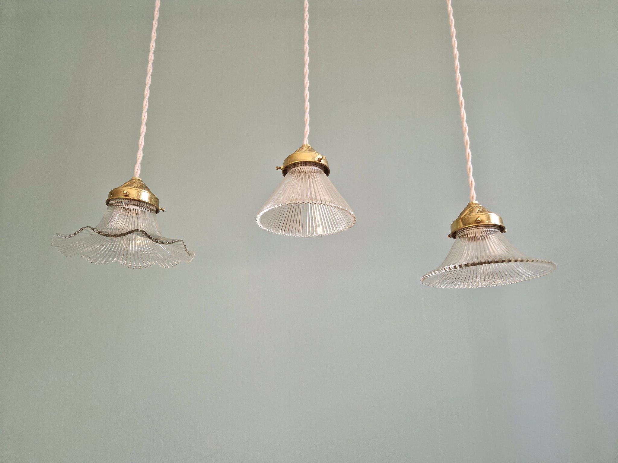 Trio of Art Deco grooved glass pendant lights, 1920s-30s