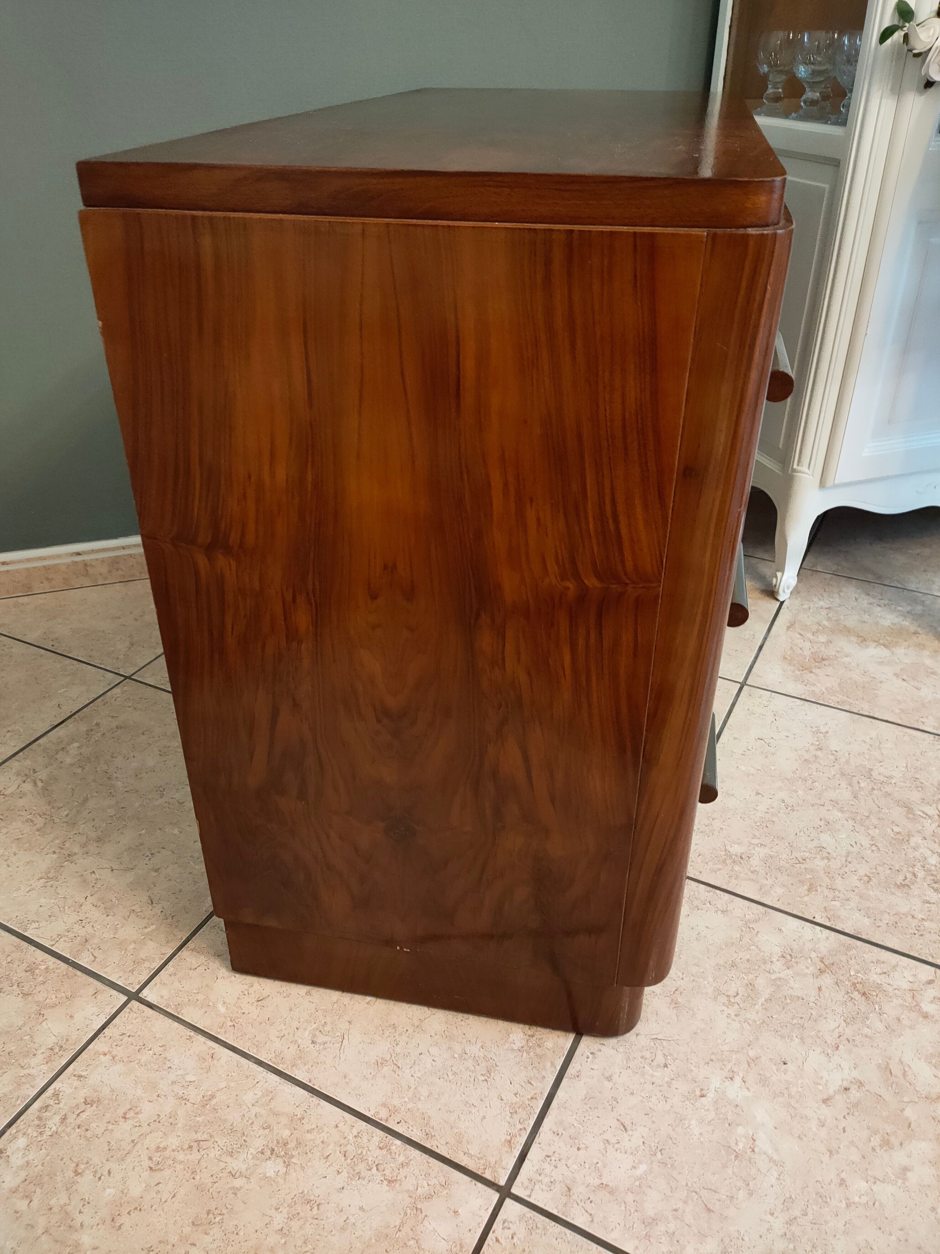 Commode art deco en noyer et ronce de noyer