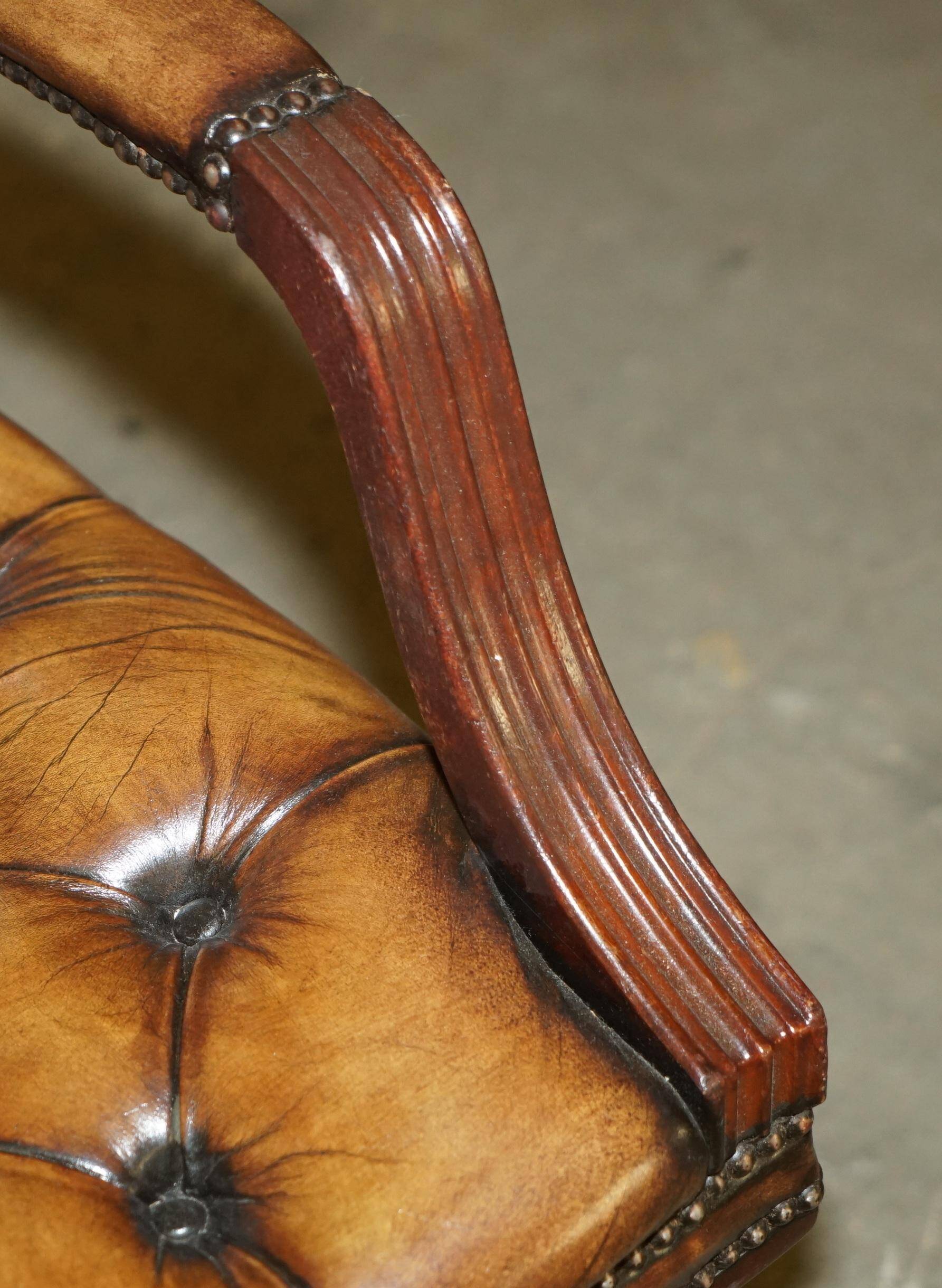 Chaise Chesterfield capitane restaurée en cuir
