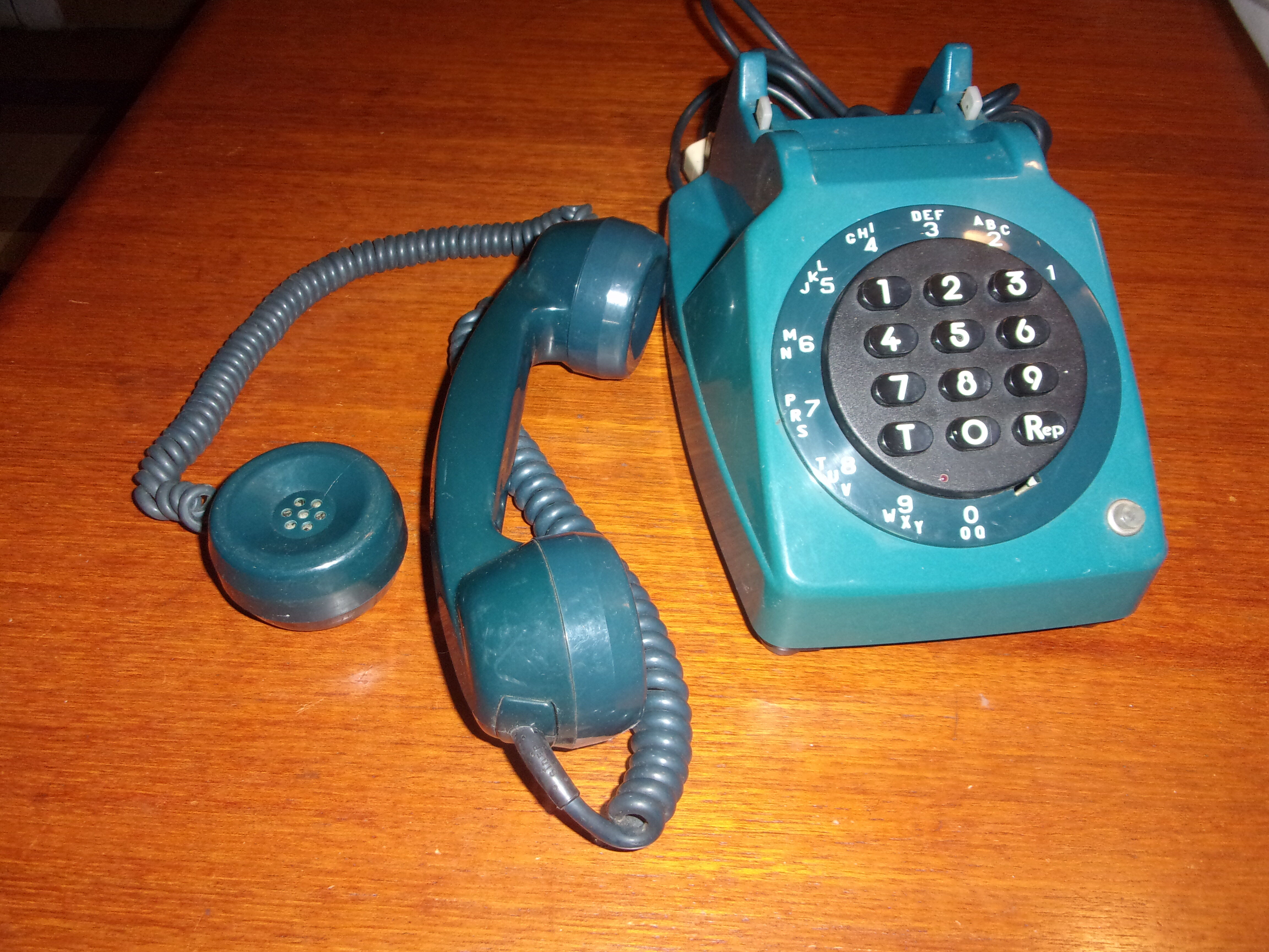 Telephone clavier bleu foncé 1970