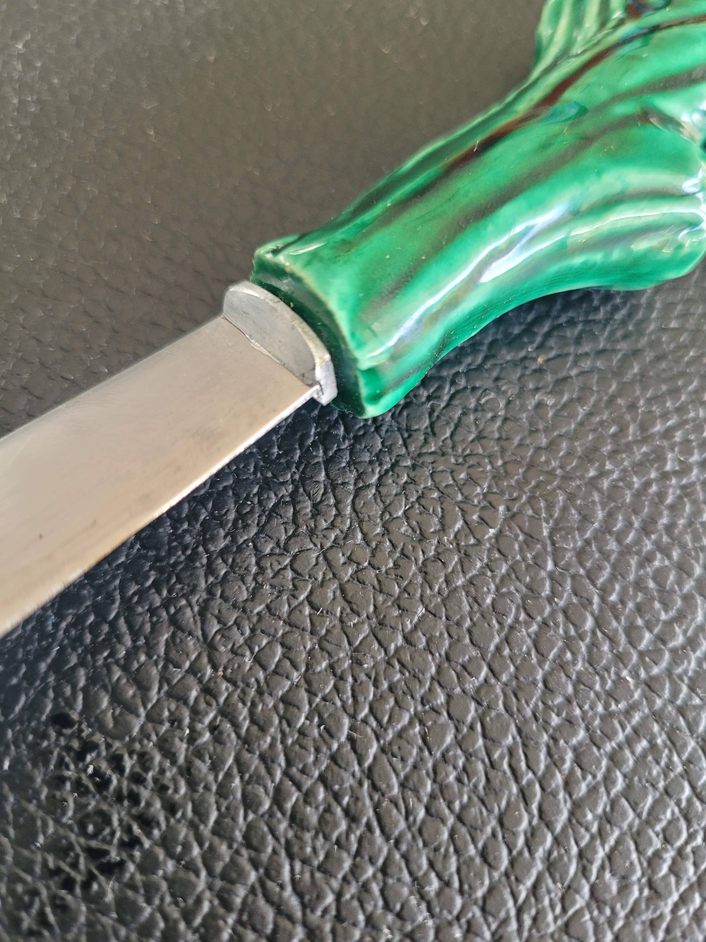 Cheese knife in barbotine