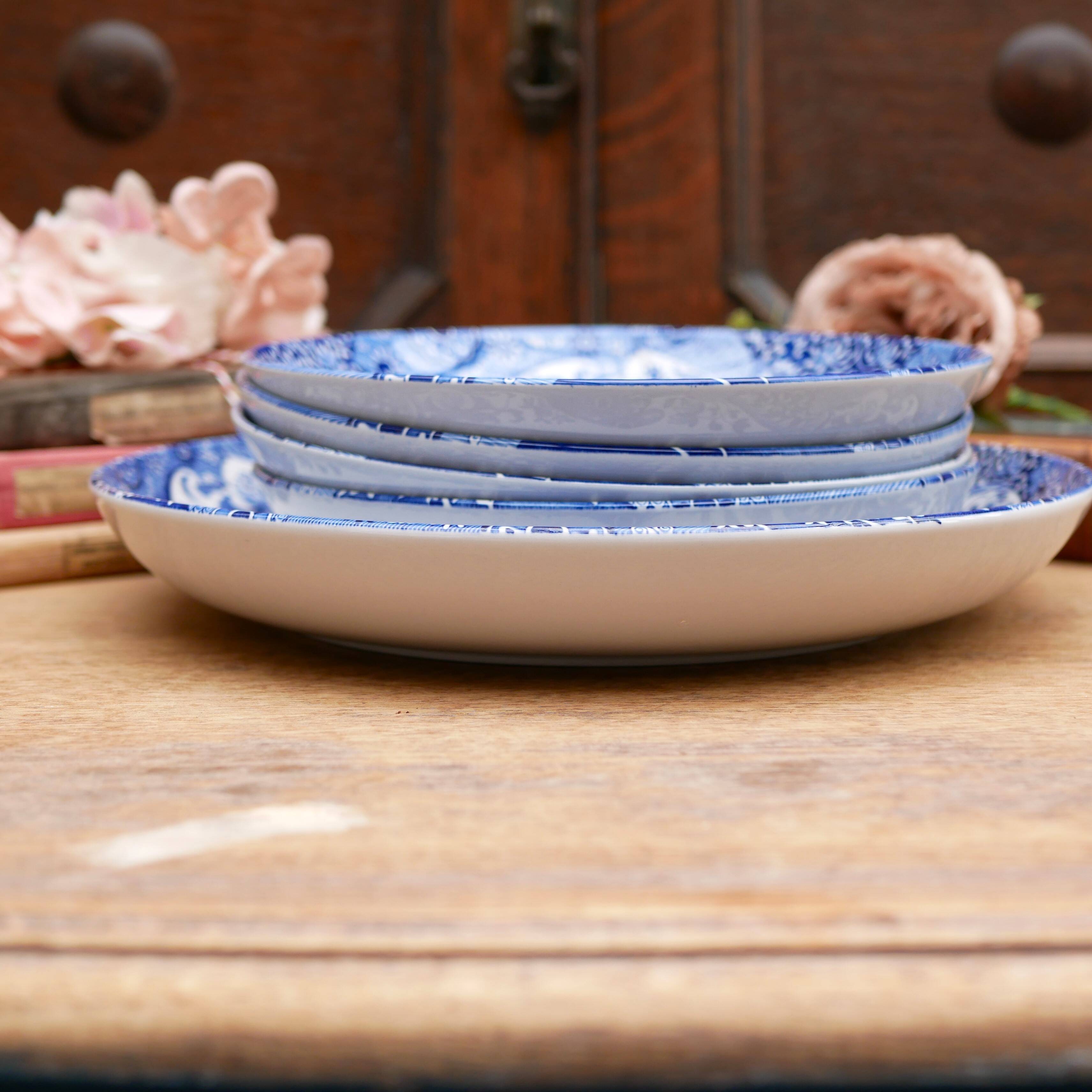 4 Spode pasta bowls in Italian design with a large serving bowl
