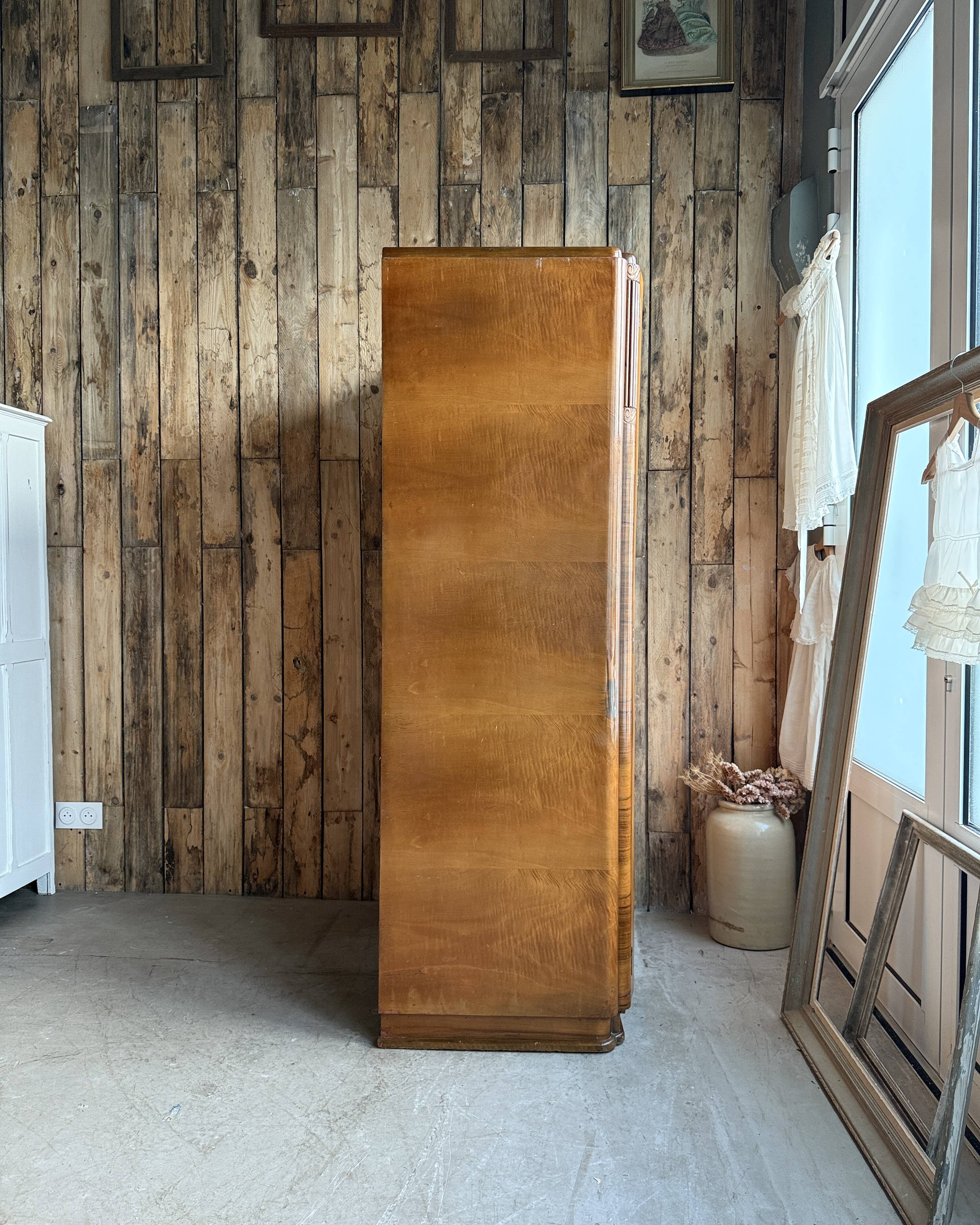 Armoire Art Déco anglaise
